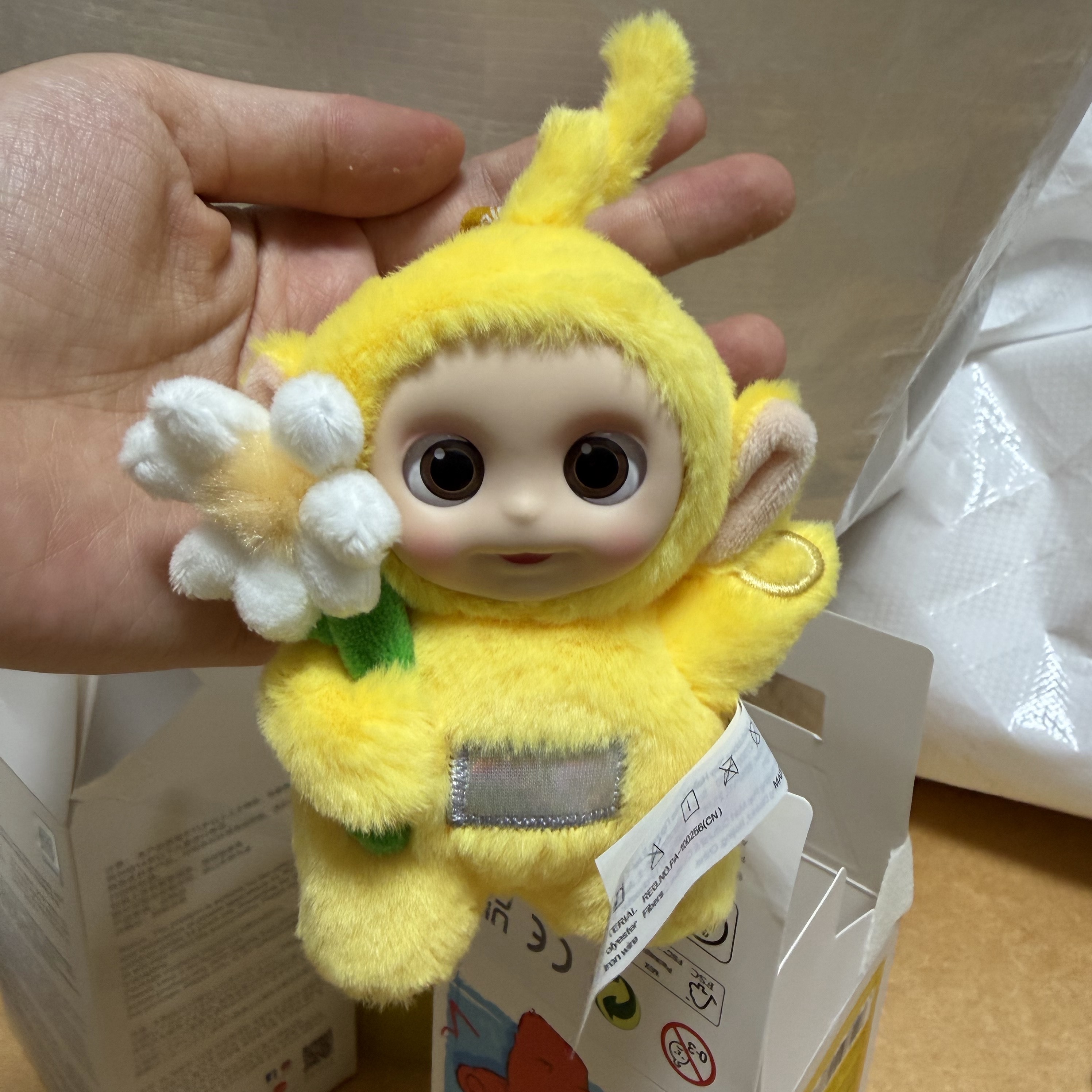 Pop Mart Teletubbies Say Hello Series Figures Sealed Case Laa Laa's Energetic Flower (Opened Case) 착용 스타일