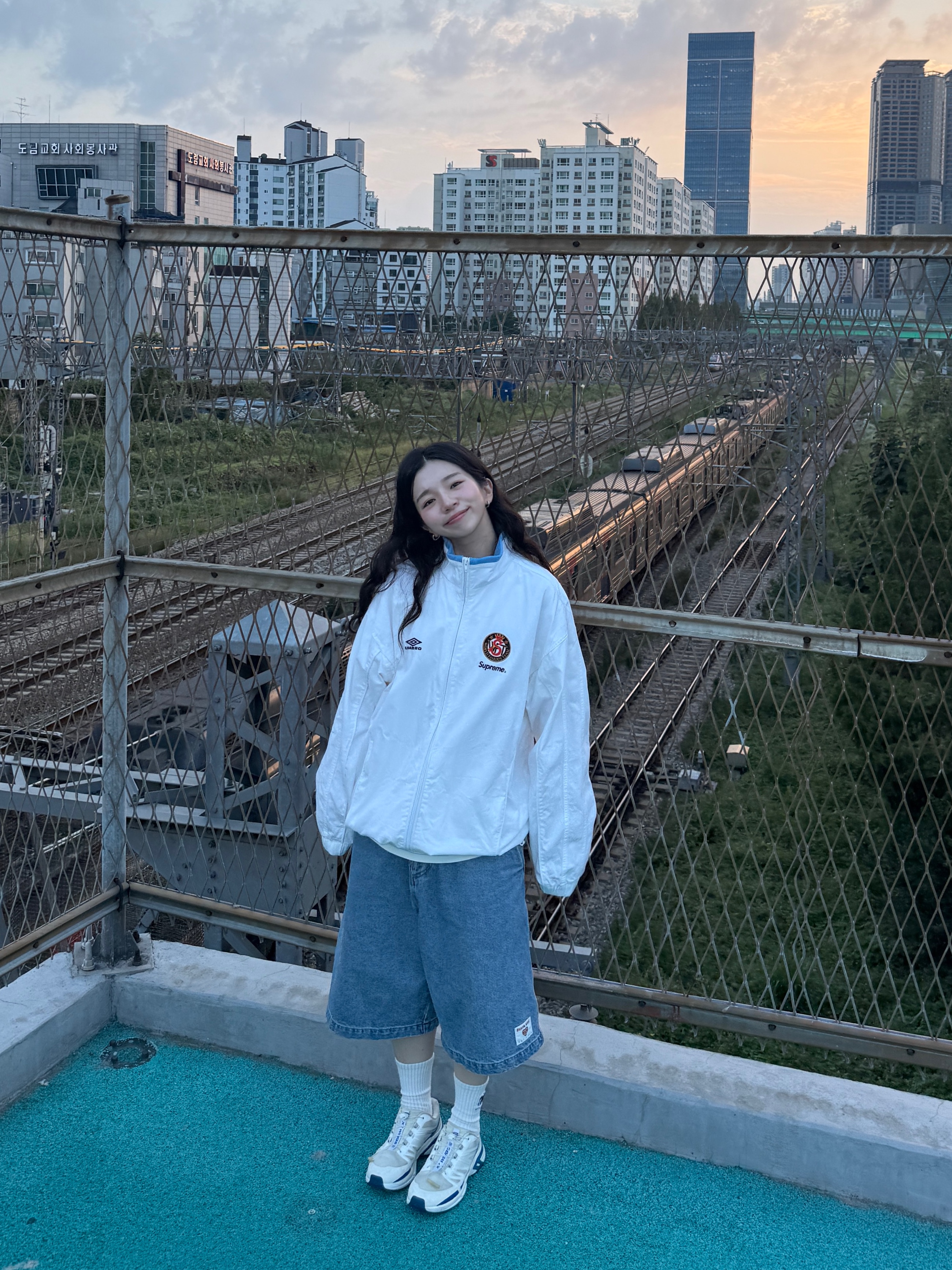 Supreme x Umbro Cotton Ripstop Track Jacket White - 23FW, Salomon x JJJJound XT-Wings 2 White Lapis Blue 착용 스타일 - 1