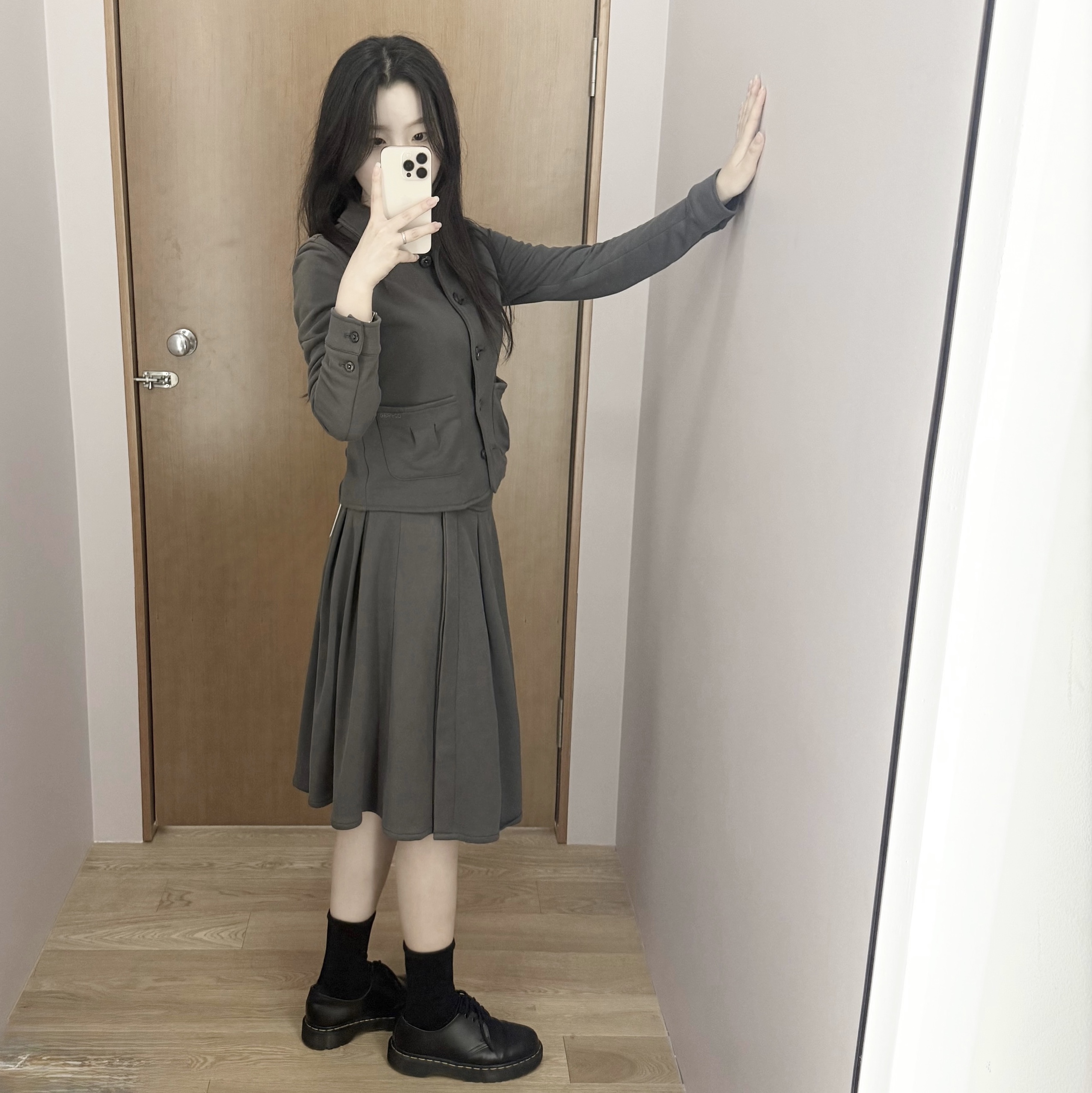 COYSEIO Cozy Sweat Jacket Charcoal, COYSEIO Cozy Sweat Wrap Skirt Charcoal 착용 스타일