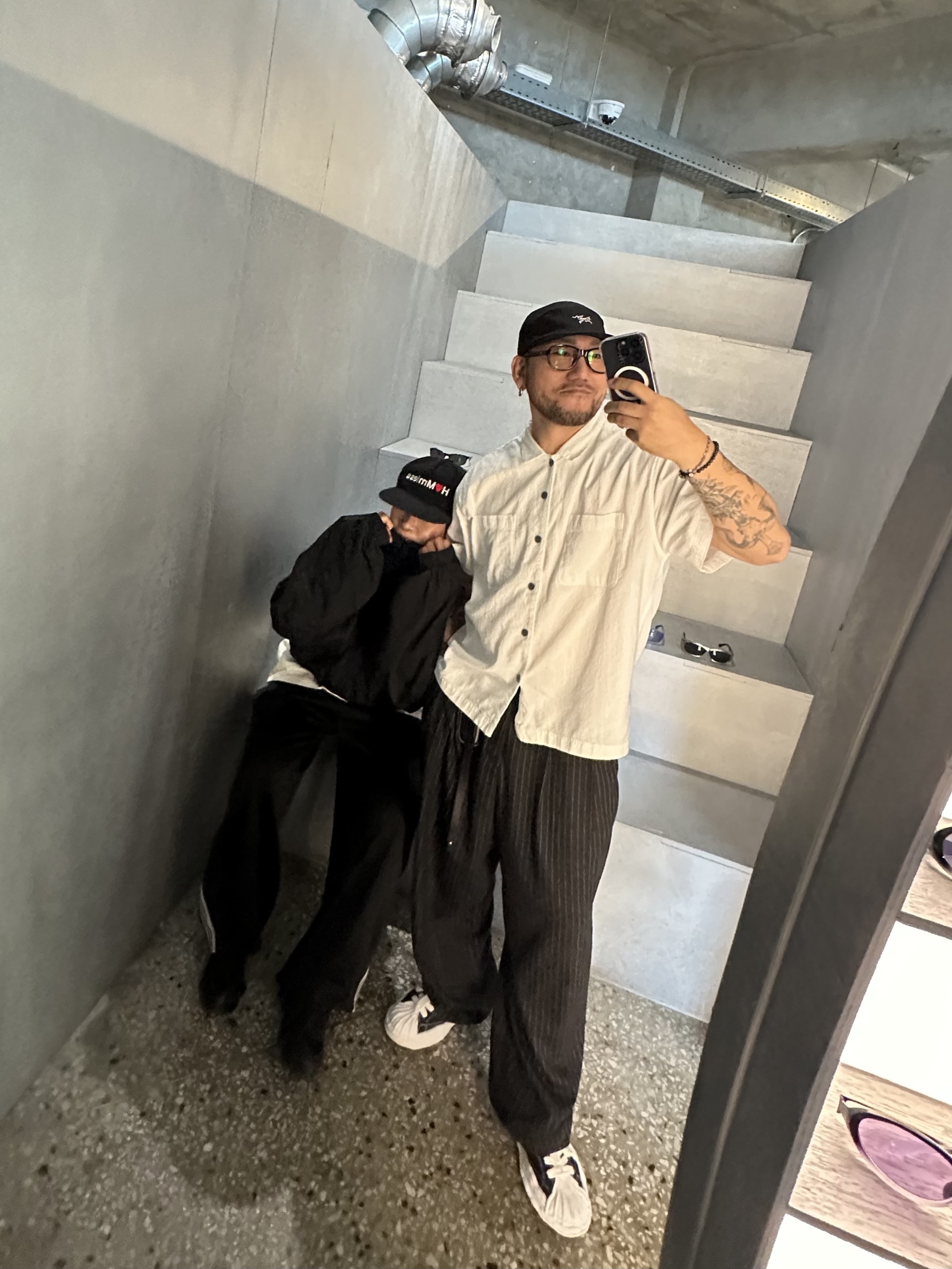 Arc'teryx Gamma 5 Panel Cap Black Arctic Silk, Maison Mihara Yasuhiro Blakey OG Sole Canvas Low-top Sneakers Black White 착용 스타일 - 4