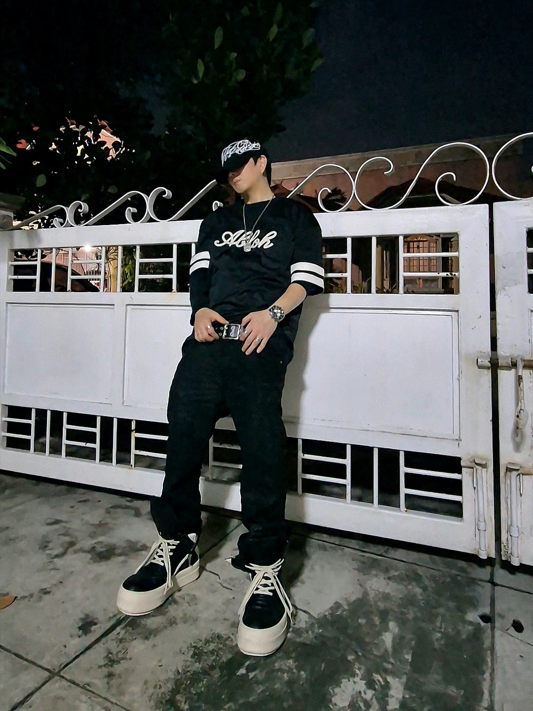 Rick Owens Hollywood Mega Bumper Geobasket in Full Grain Calf Leather Black Milk 착용 스타일 - 2