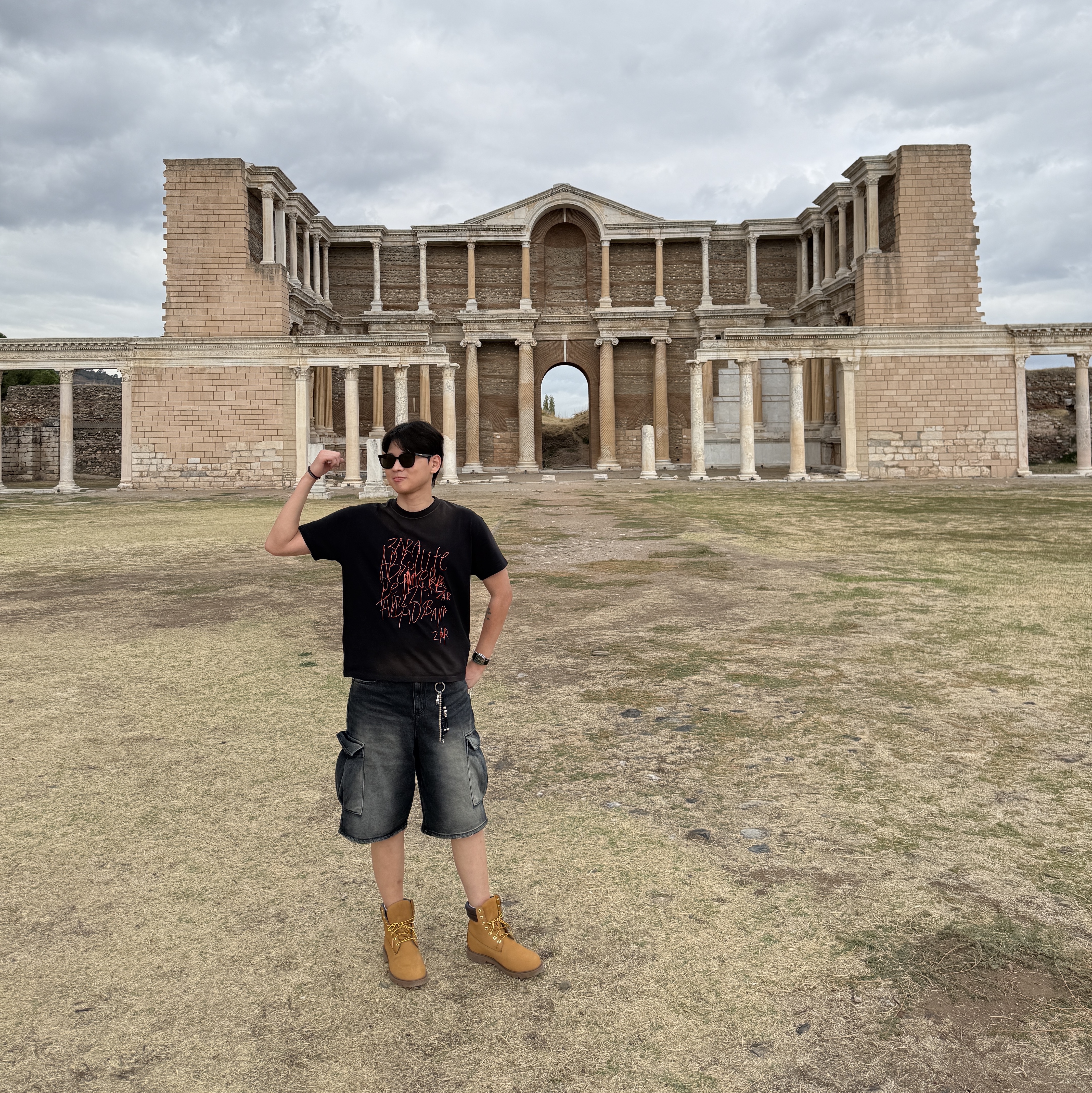 Zara x Andersson Bell Graphic T-Shirt Black, Crystal Haze Box Chain Gold 착용 스타일 - 1