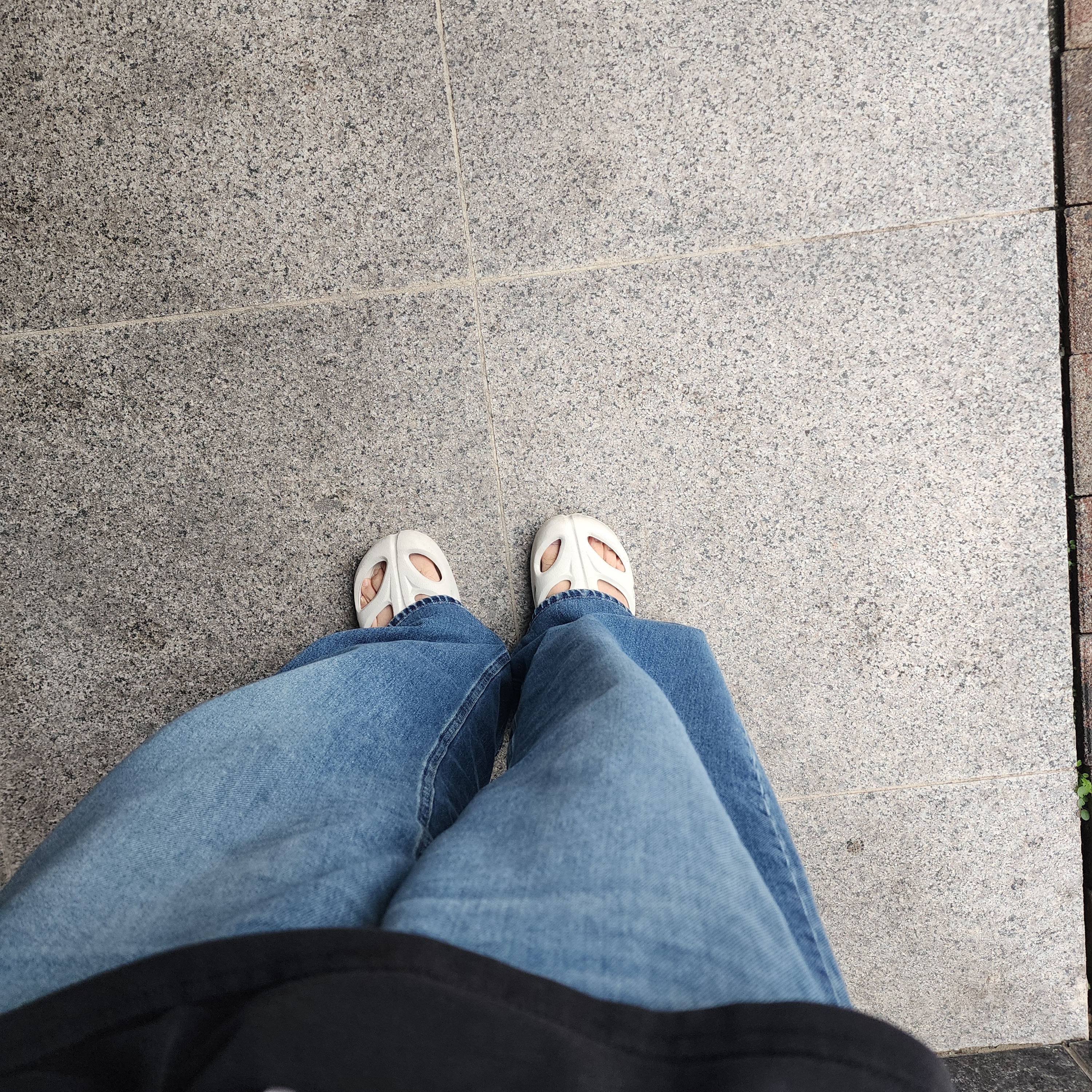 (W) Keen Shanti Clog White Latte 착용 스타일
