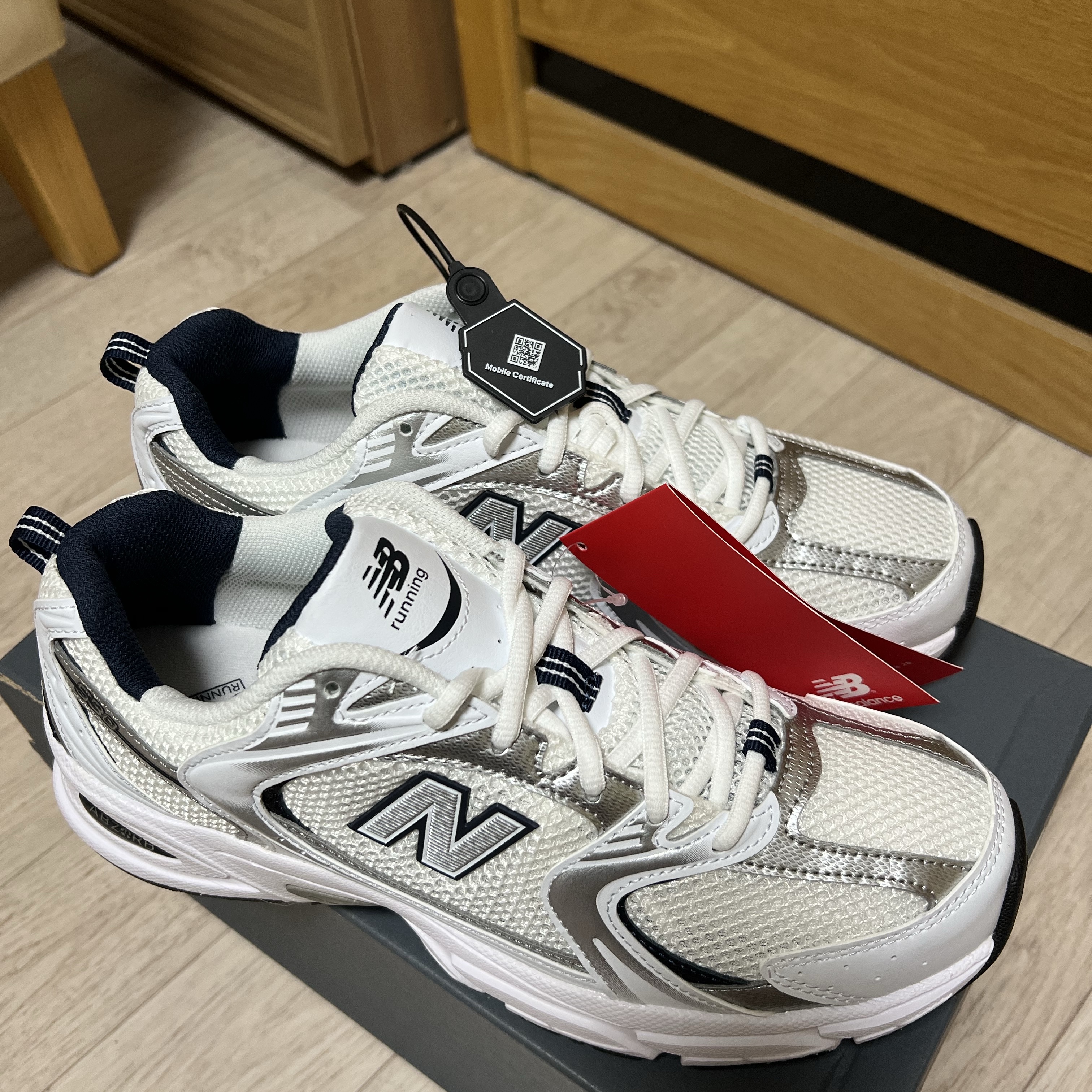 New Balance 530 White 착용 스타일
