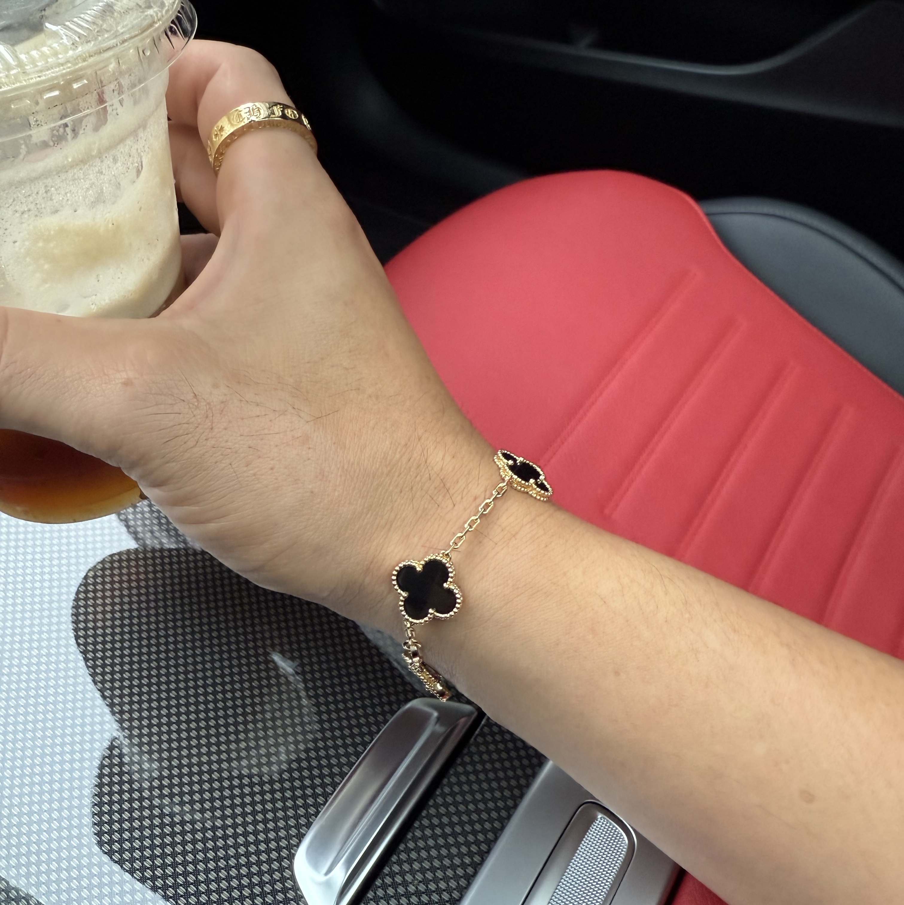 (W) Van Cleef & Arpels Vintage Alhambra Bracelet 5 Motifs Yellow Gold Onyx 착용 스타일 - 2