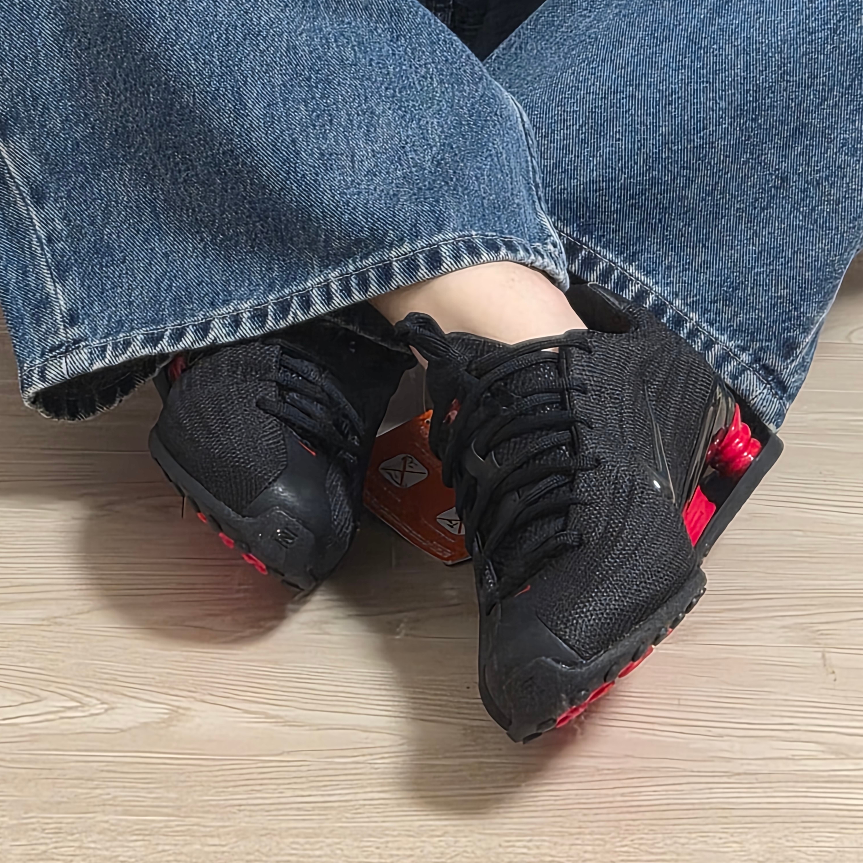 (W) Nike Shox Z Black University Red 착용 스타일 - 1