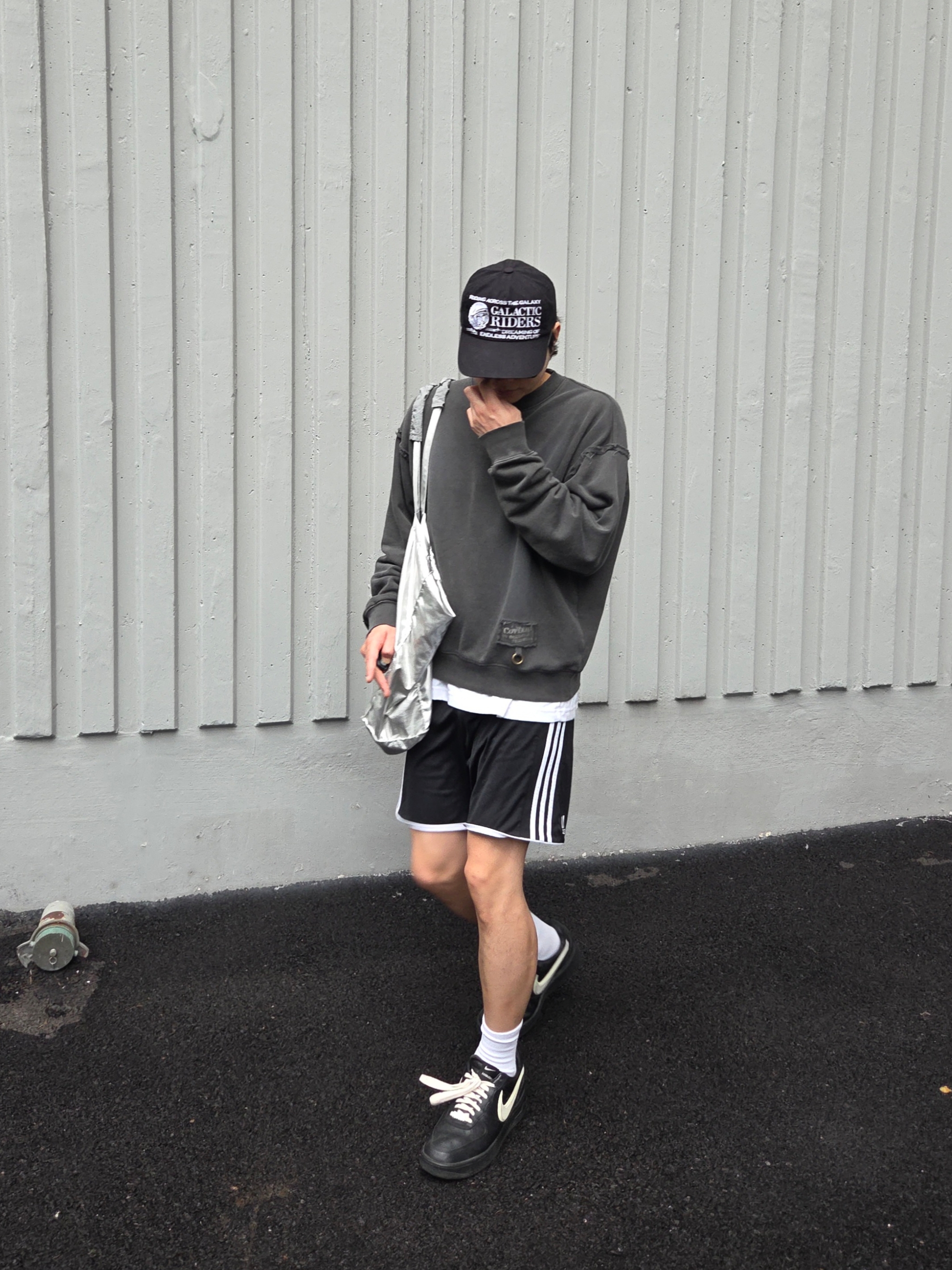 Covernat X Undermycar Destroyed Patch Sweatshirt Charcoal, Nike x Ambush Air Force 1 Low SP Black 착용 스타일 - 1