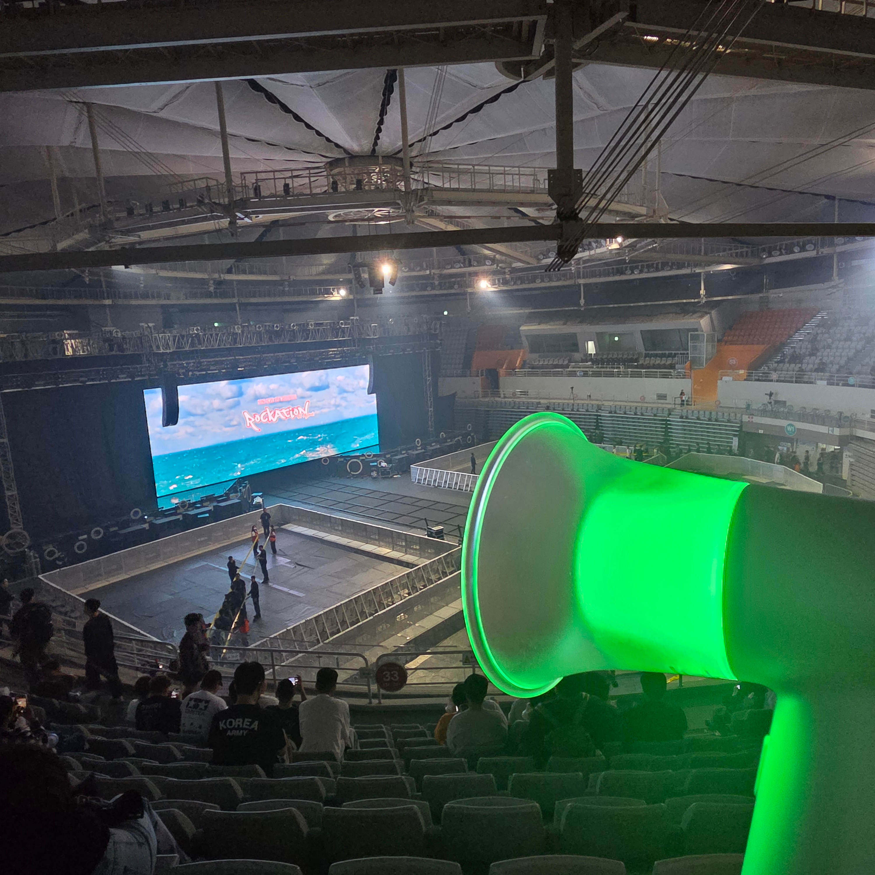 [QWER] OFFICIAL LIGHT STICK FULL SET 착용 스타일 - 1