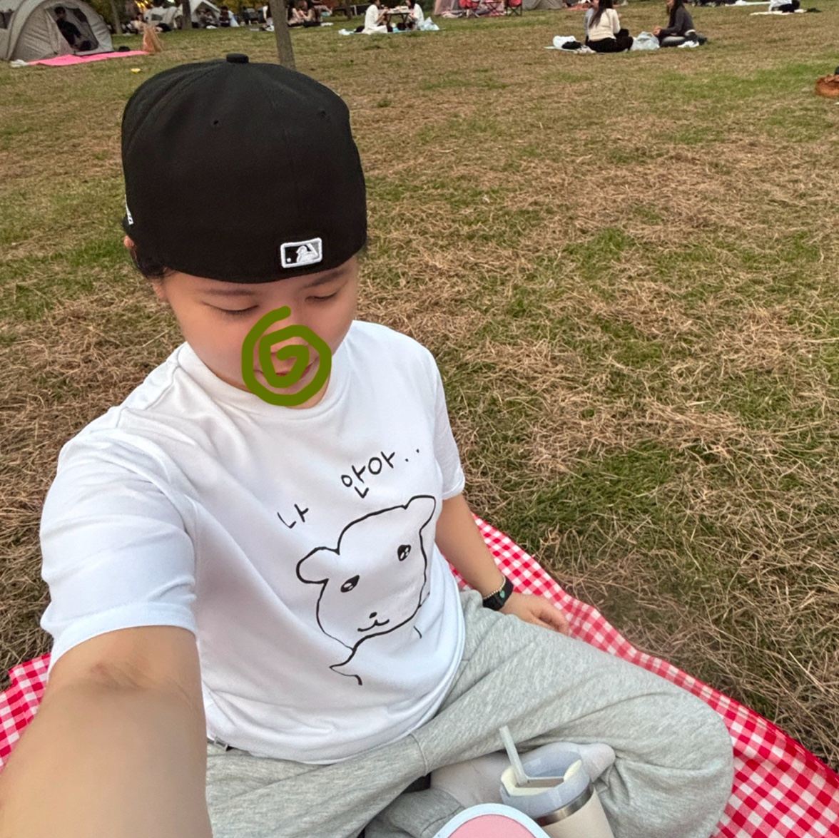 New Era MLB Authentic Chicago White Sox Game Cap Black, Spao x Ganadi Short Sleeve T-Shirt White 착용 스타일 - 1