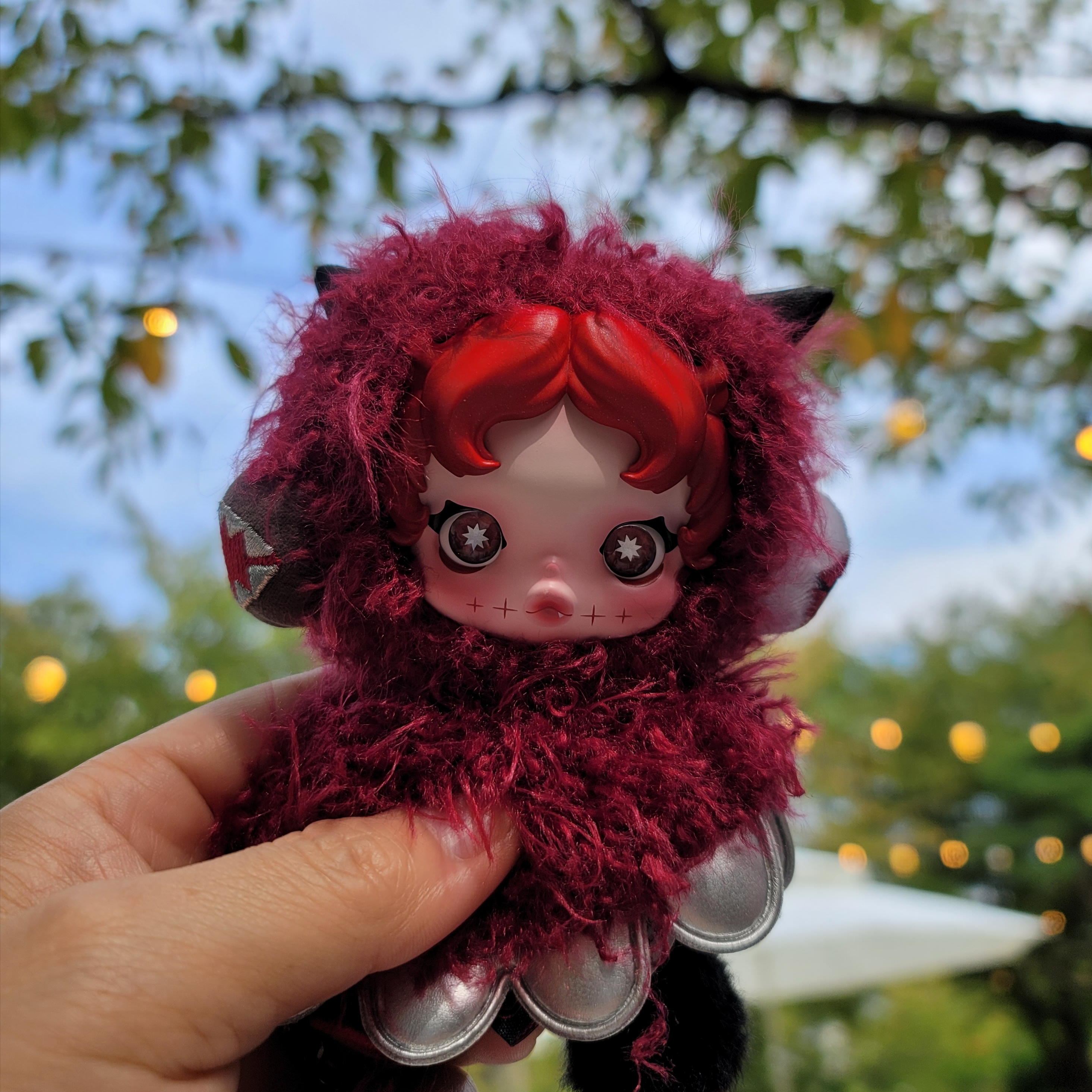 Pop Mart Skullpanda You Found Me ! Series Plush Doll Pendant Sealed Case (1 Blind Box) 착용 스타일