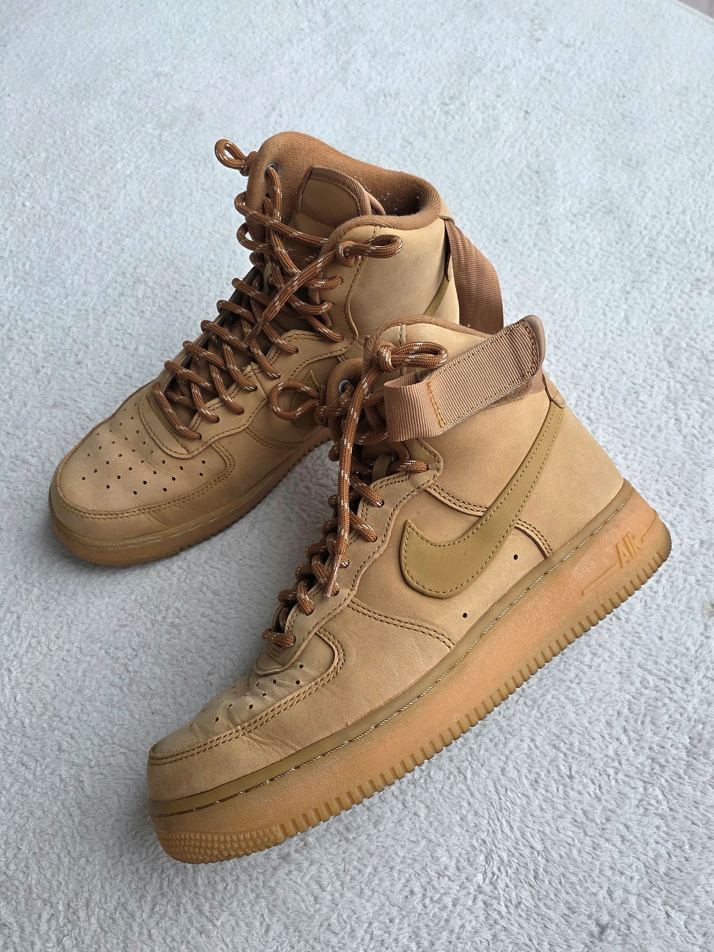 Nike Air Force 1 High Flax 착용 스타일