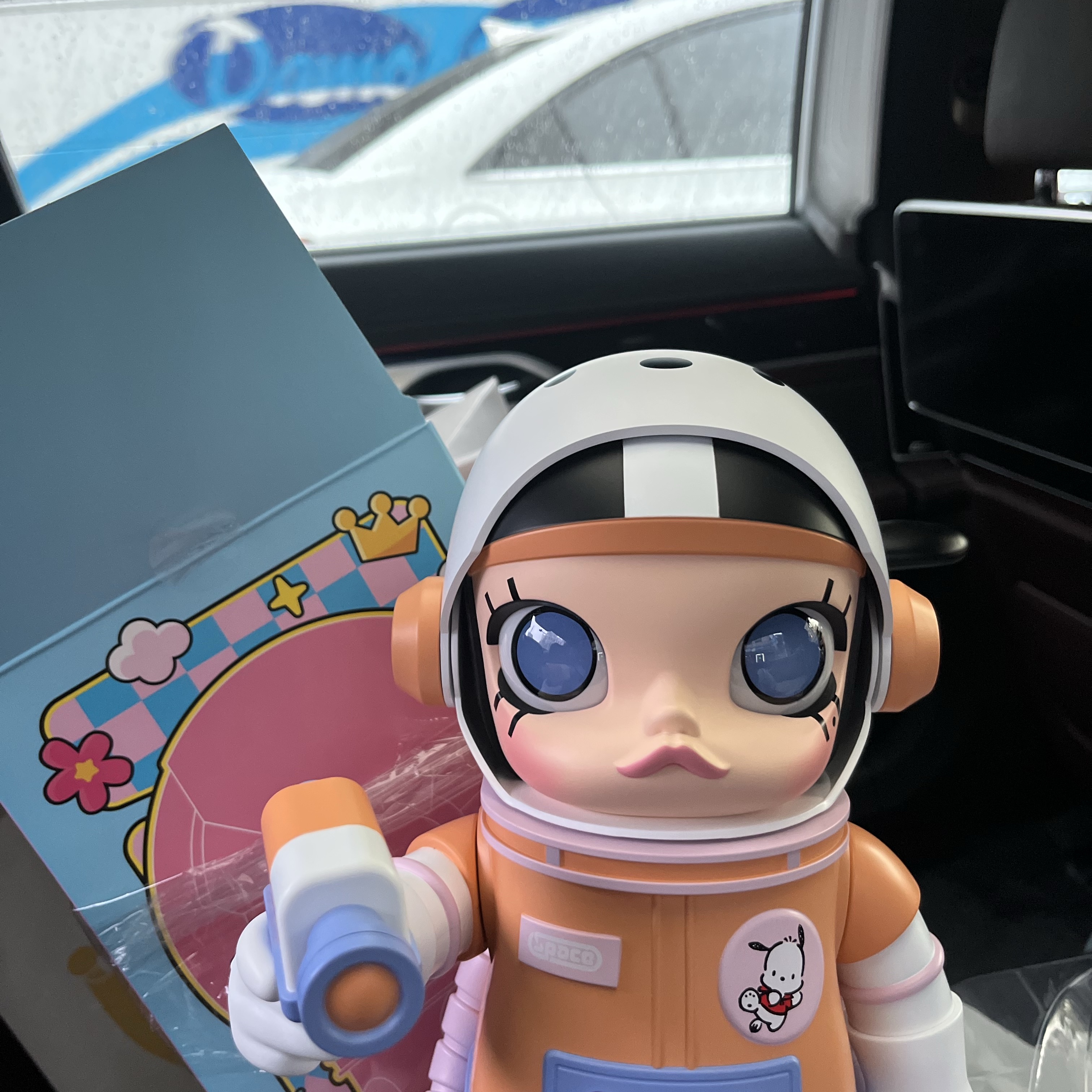 Pop Mart Mega Space Molly Sanrio Sealed Case 400% (1 Blind Box) 착용 스타일