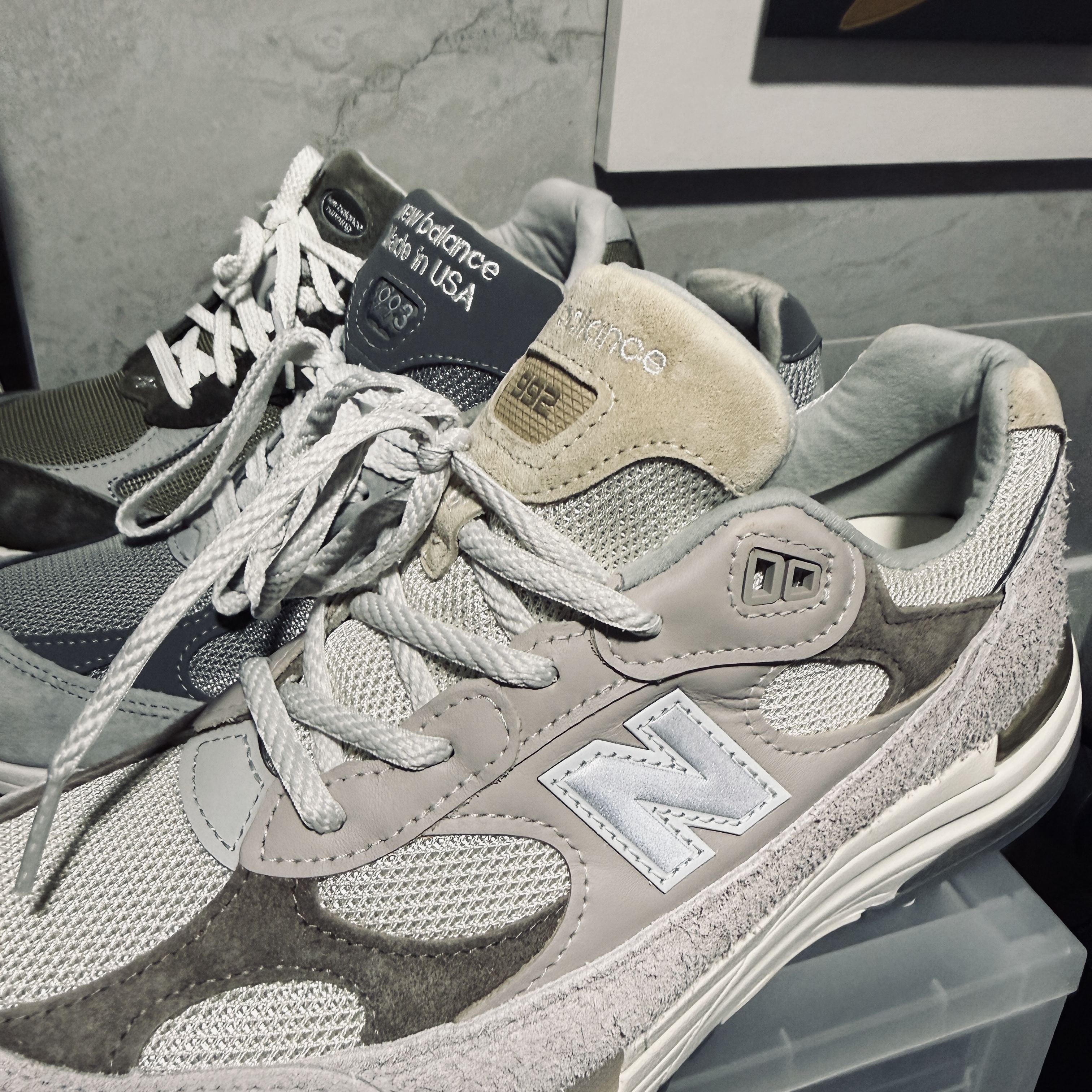 New Balance 992 Made in USA Moonrock Mushroom, New Balance 993 Made in USA Grey - D Standard 착용 스타일 - 4