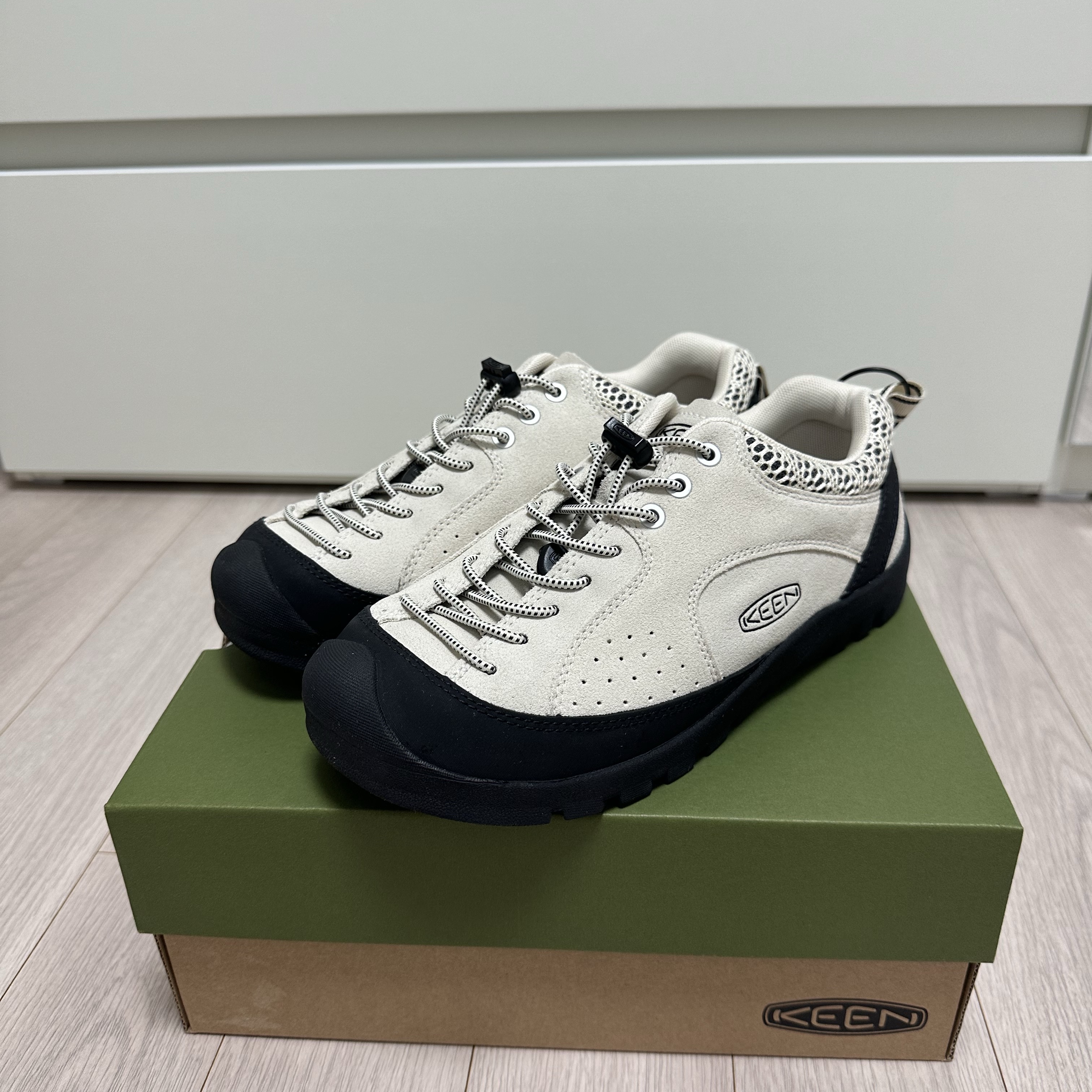 (W) Keen Jasper Rocks SP Sneaker Birch Black 착용 스타일