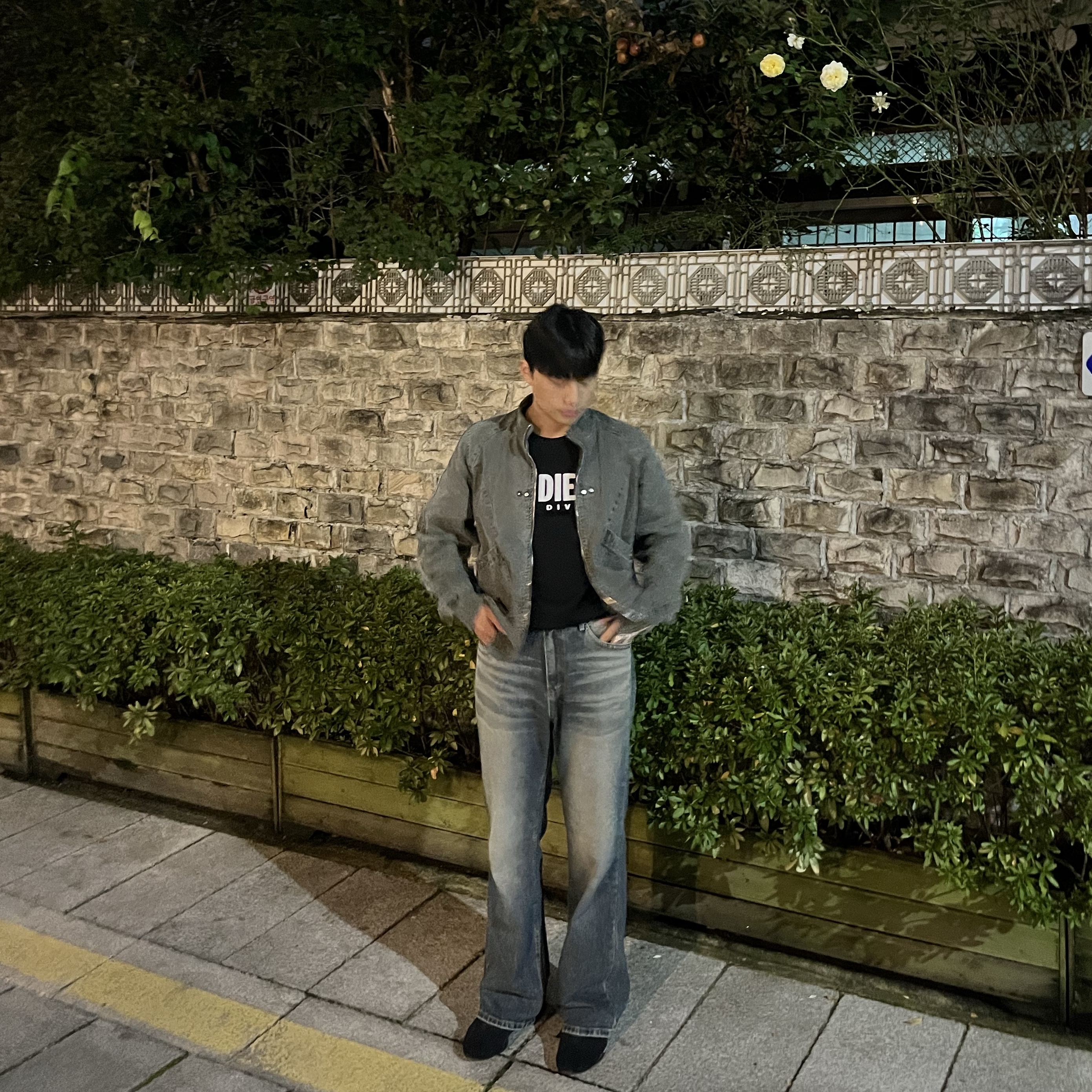 Diesel T-Diegor-Div T-Shirt Black, Adidas Originals Adiracer Lo Core Black Cloud White 착용 스타일 - 2