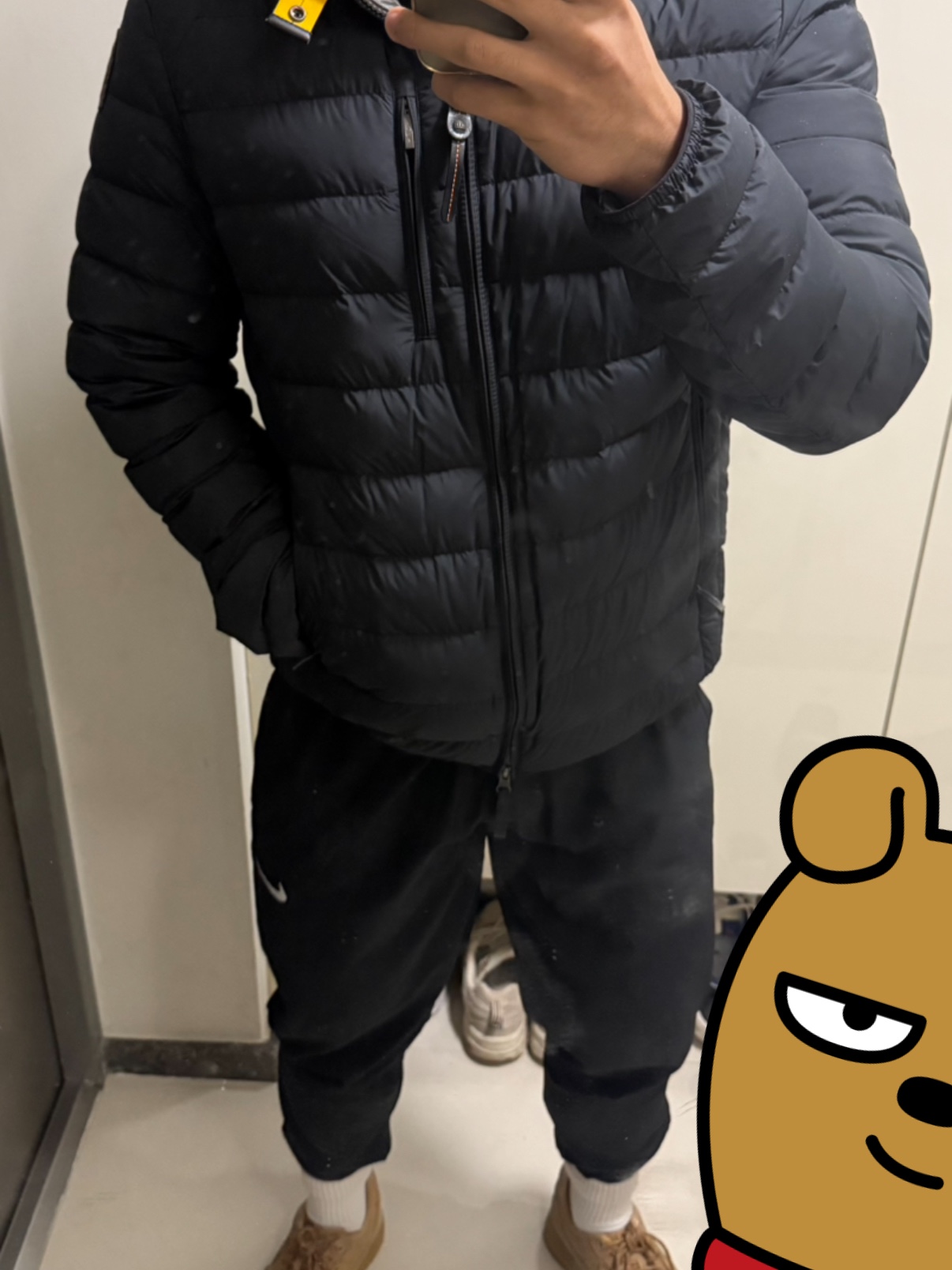 Parajumpers Last Minute Puffer Jacket Black, Nike Dri-Fit Challenger Woven Pants Black - Asia 착용 스타일