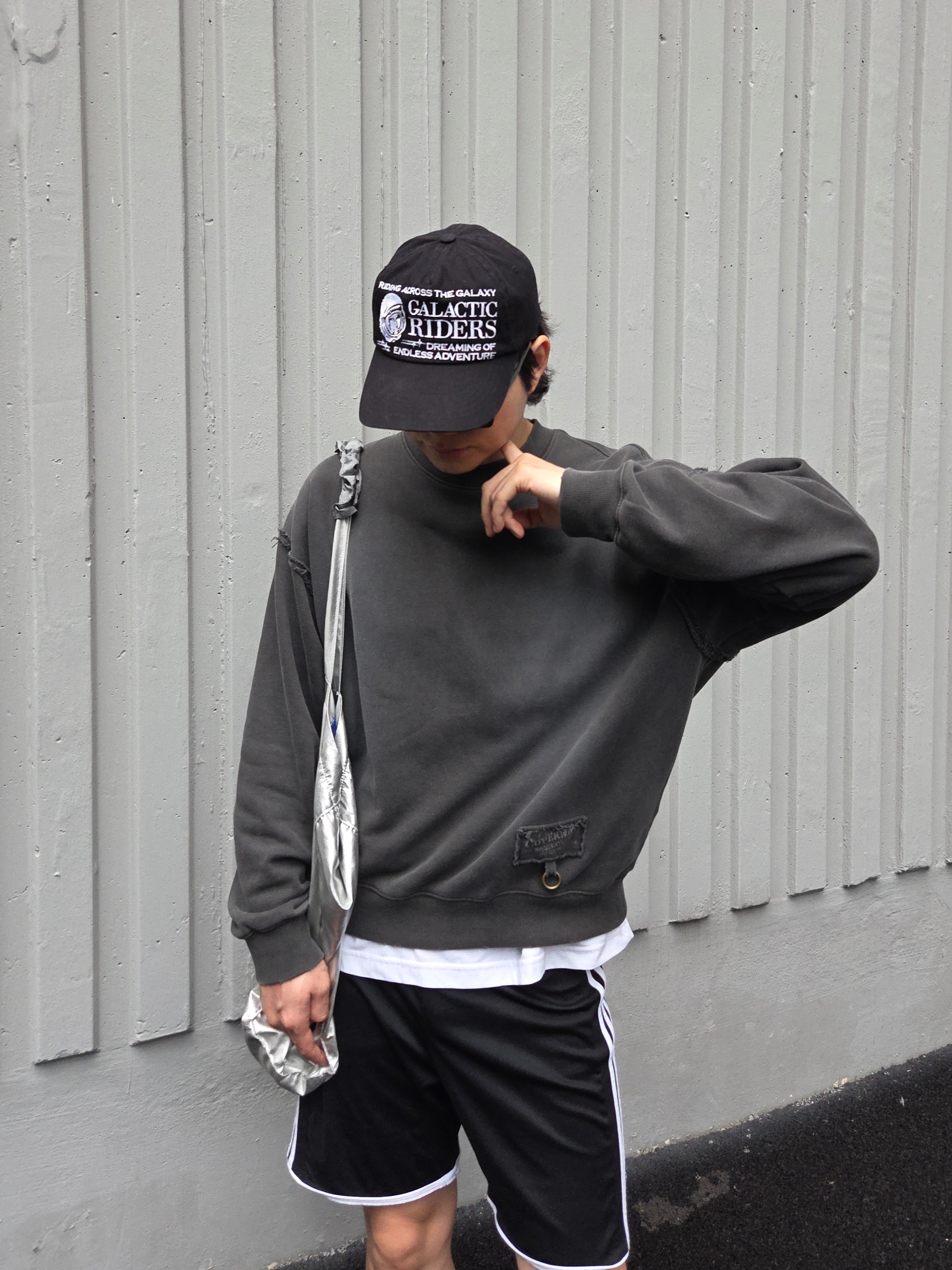 Covernat X Undermycar Destroyed Patch Sweatshirt Charcoal, Nike x Ambush Air Force 1 Low SP Black 착용 스타일 - 3