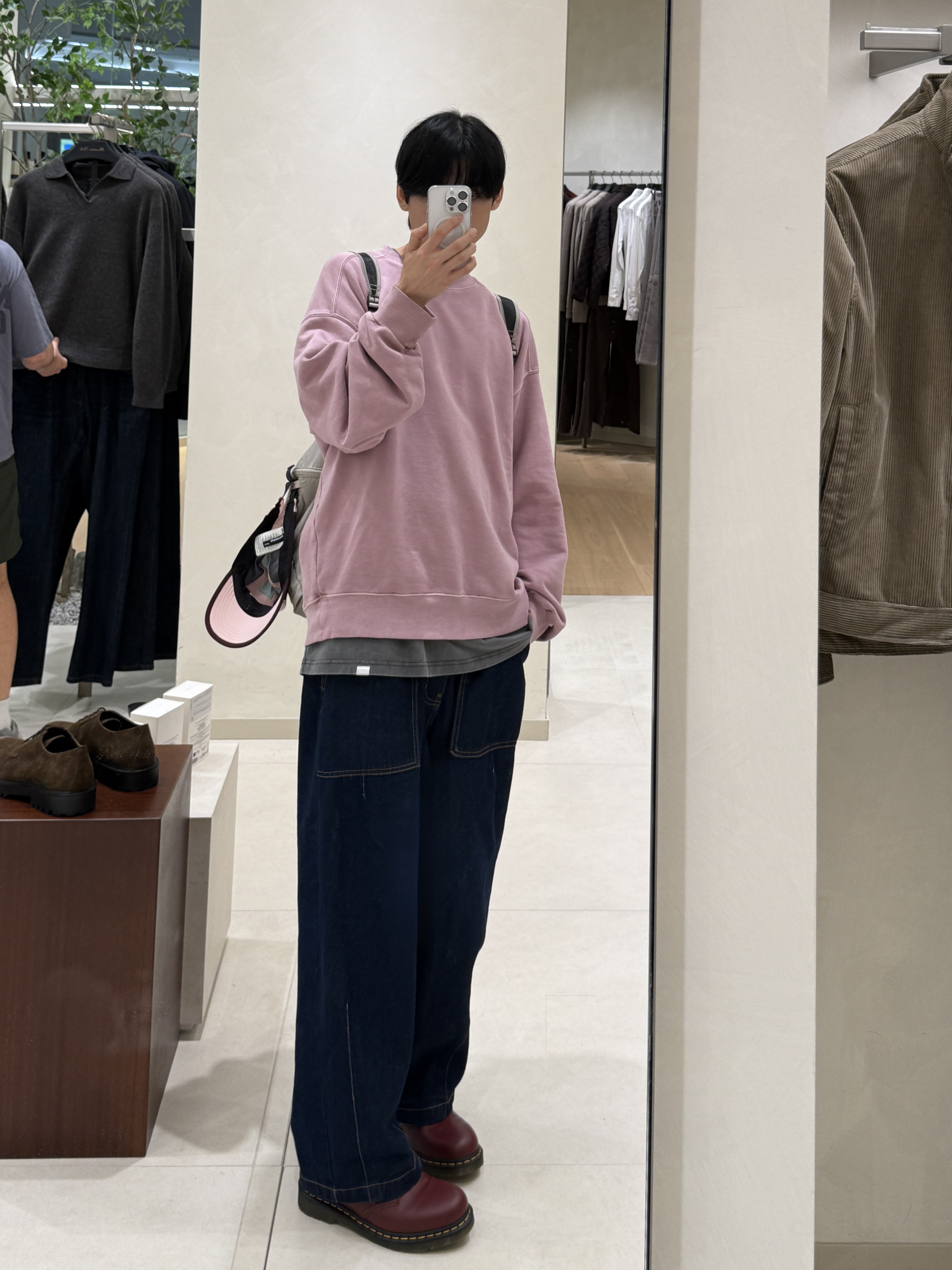 Carhartt WIP Vista Sweatshirt Glassy Pink, Salomon Tempos Running Block Cap Light Pink 착용 스타일 - 1