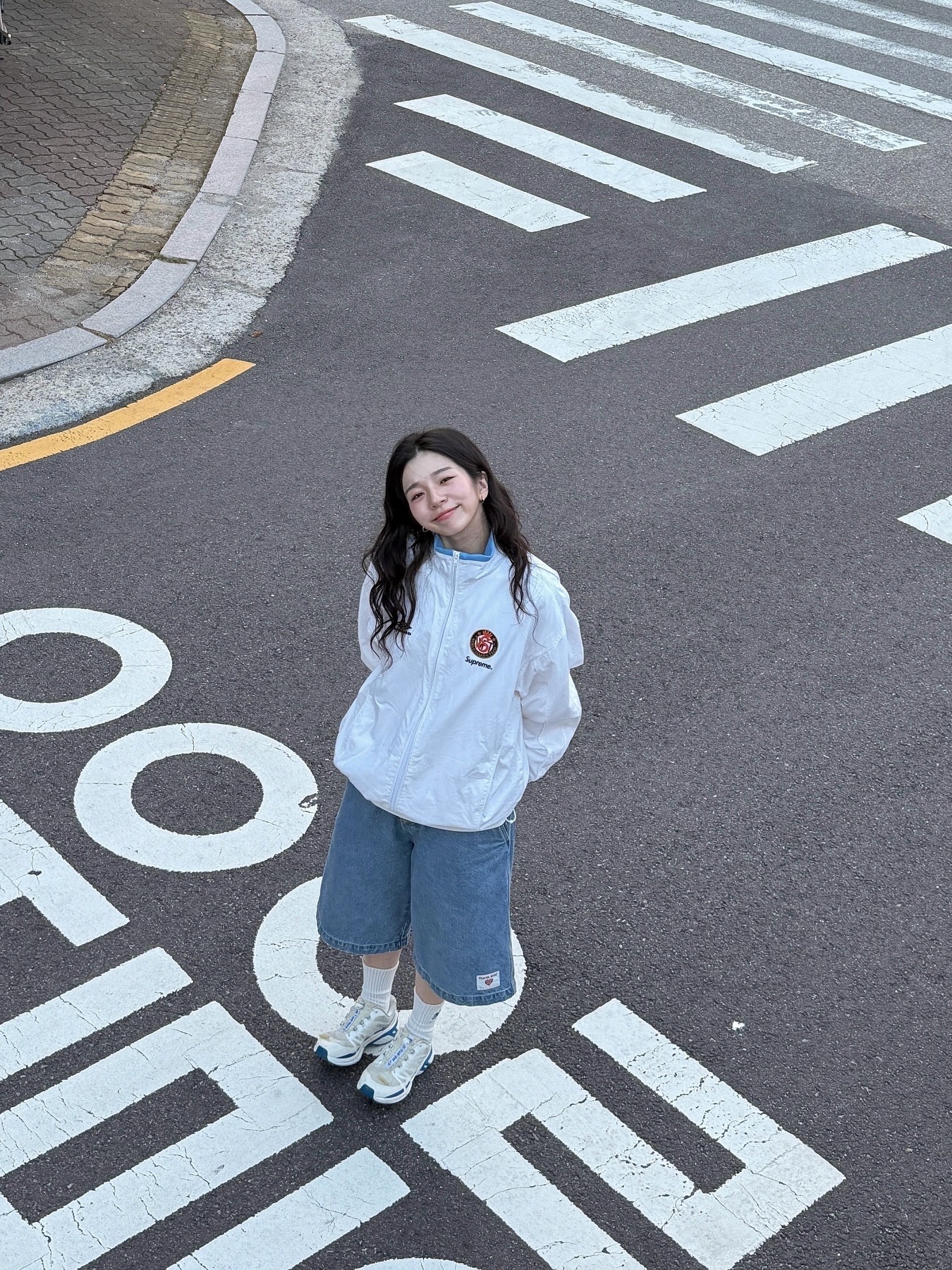 Supreme x Umbro Cotton Ripstop Track Jacket White - 23FW, Human Made Denim Painter Shorts Indigo 착용 스타일 - 1