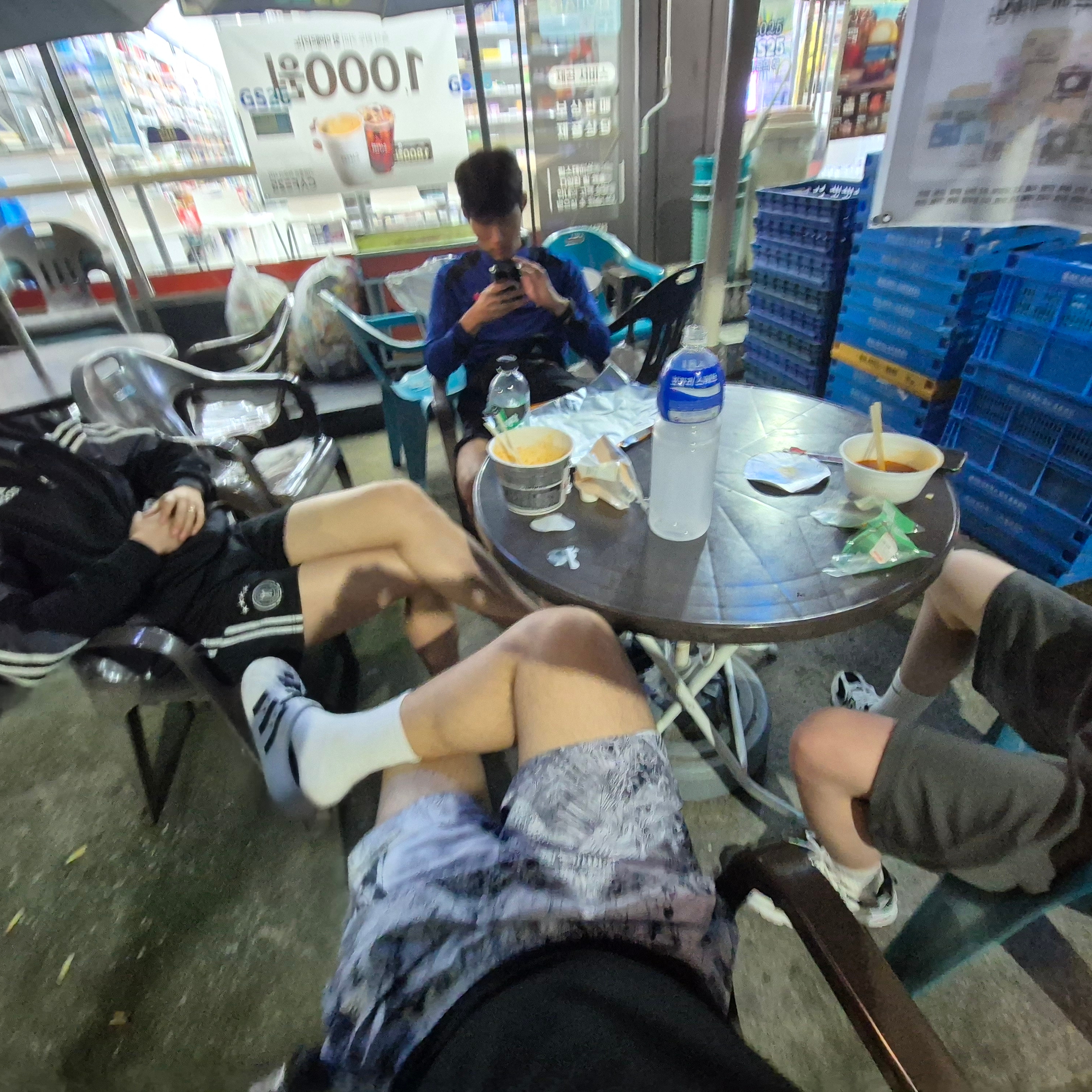 Adidas Adilette Clog White Black, Nike ACG Reservoir Goat Print Shorts Football Grey Thunder Blue - Asia 착용 스타일
