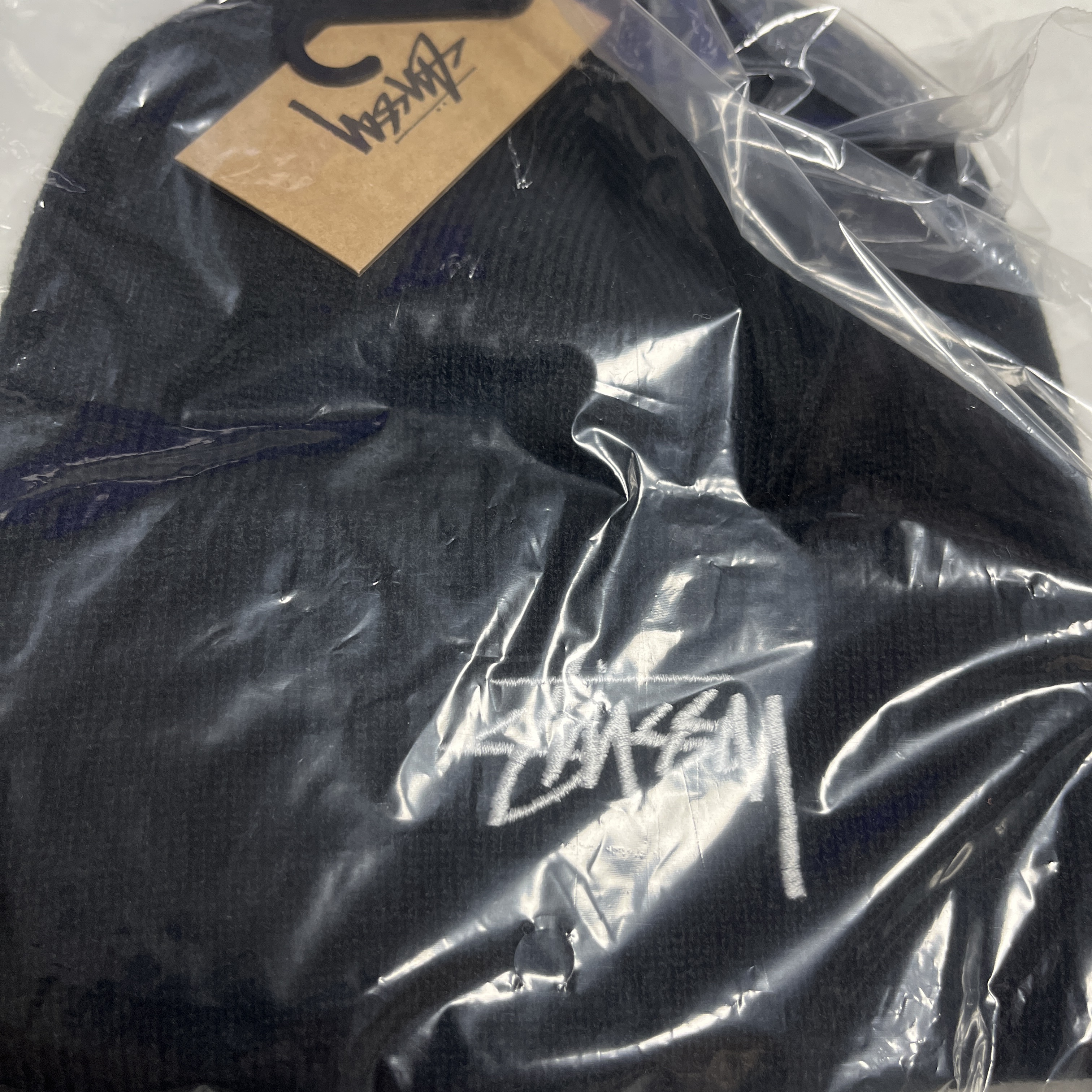 Stussy Stock Cuff Beanie Black 착용 스타일