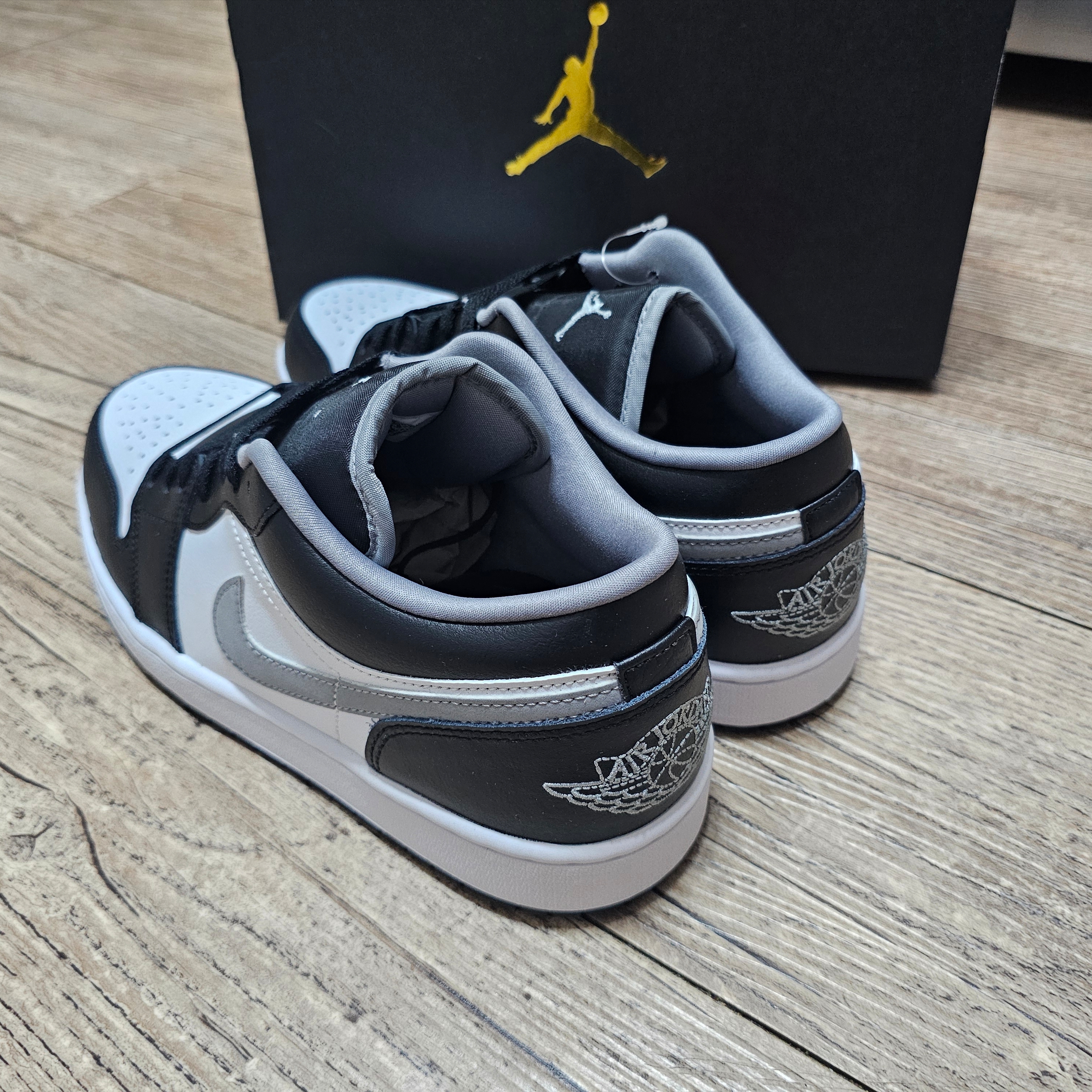 Jordan 1 Low Black Particle Grey 착용 스타일