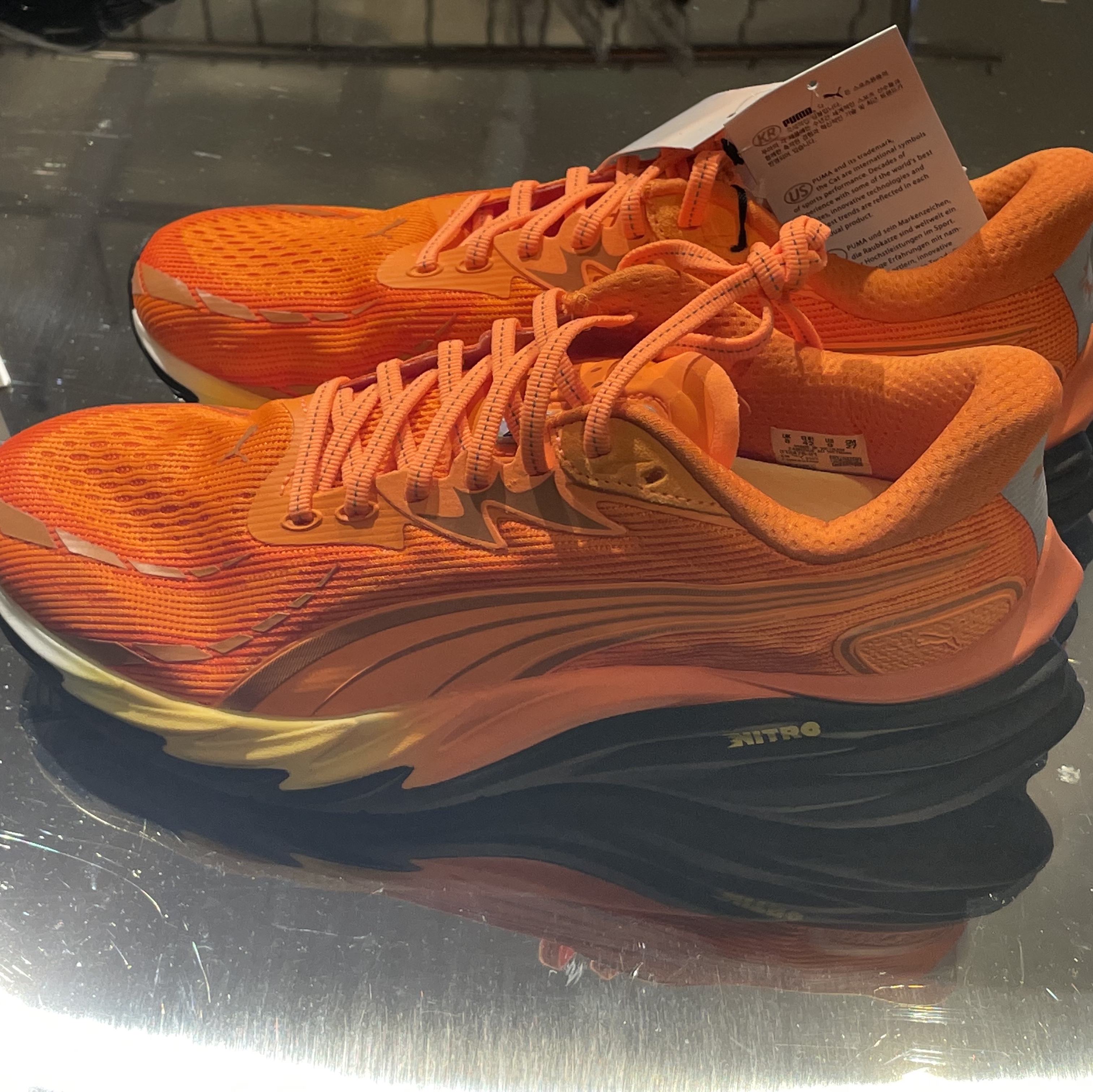 Puma x Hello Sunrise Velocity Nitro 4 HS Orange Glo Maple Syrup 착용 스타일