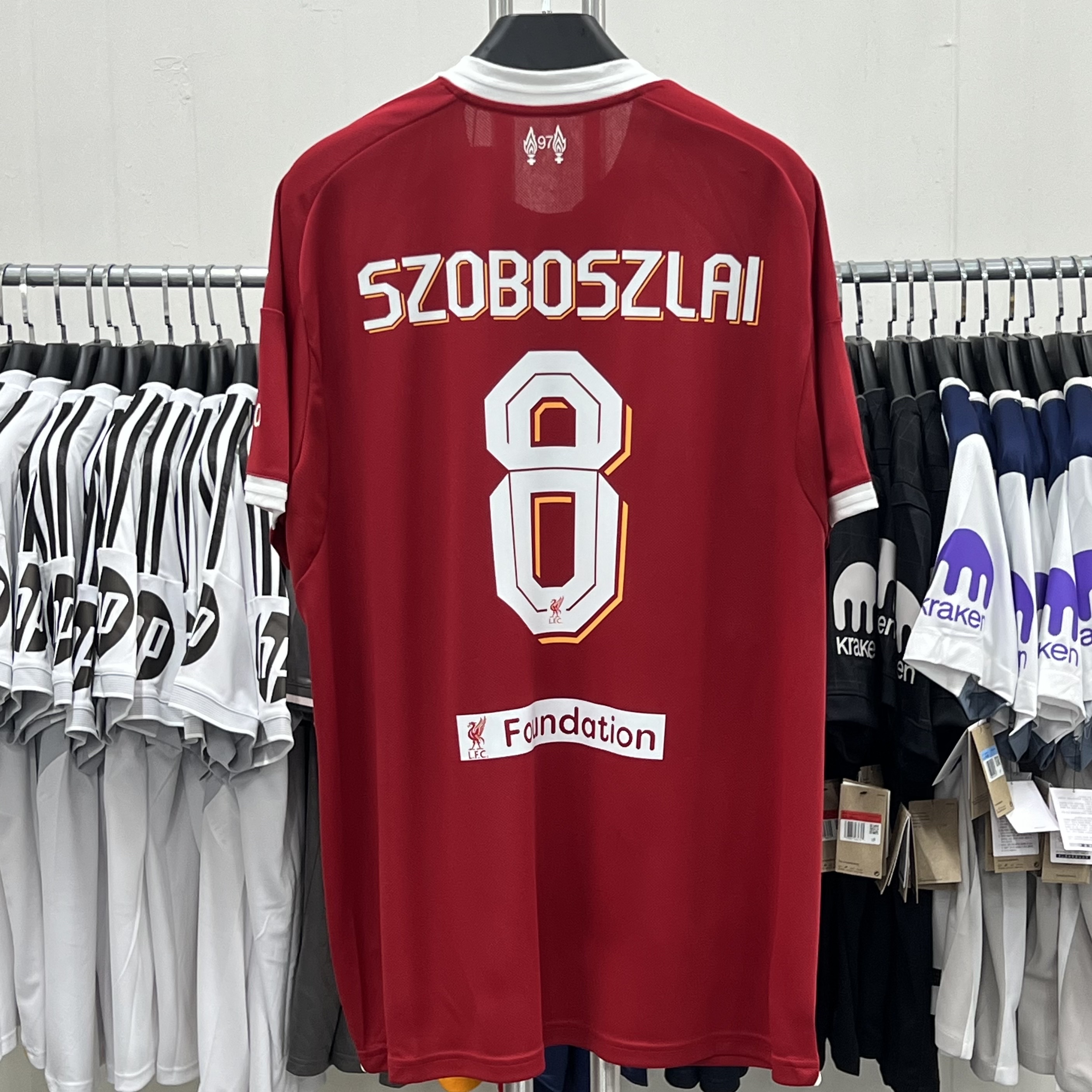 Adidas Liverpool FC 2025/26 Home Jersey Strawberry Red - KR Sizing (Non Marking Ver.), Adidas Liverpool FC 2025/26 Away Jersey Wonder White - KR Sizing (Non Marking Ver.) 착용 스타일 - 1