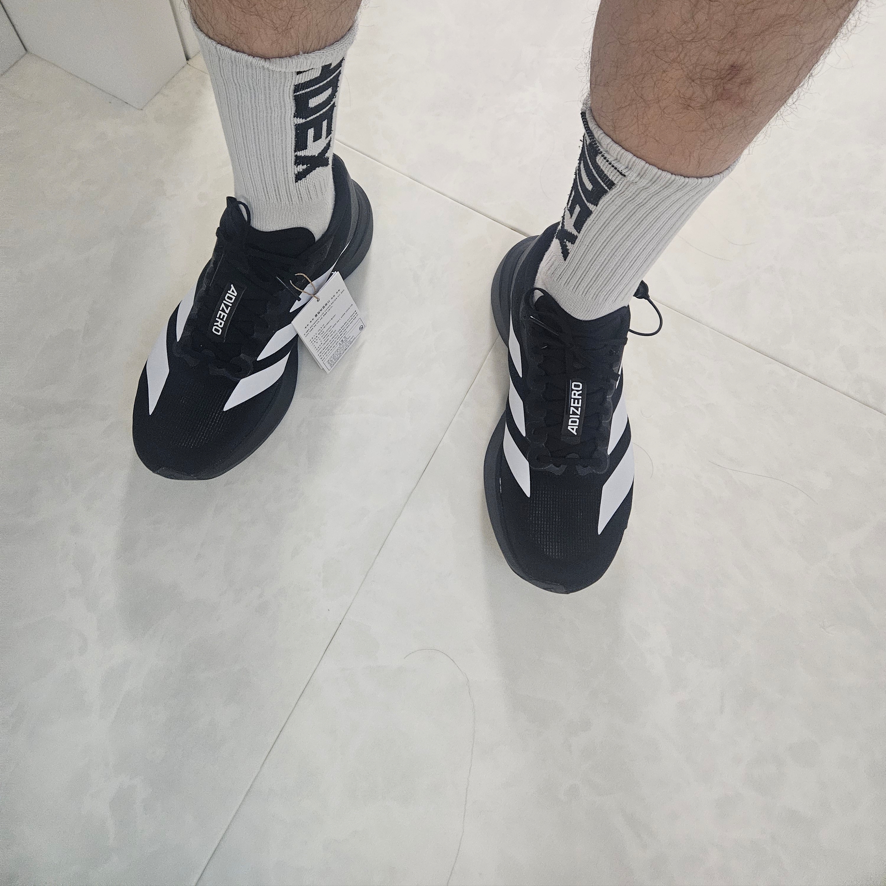 Adidas Adizero EVO SL Core Black Cloud White 착용 스타일