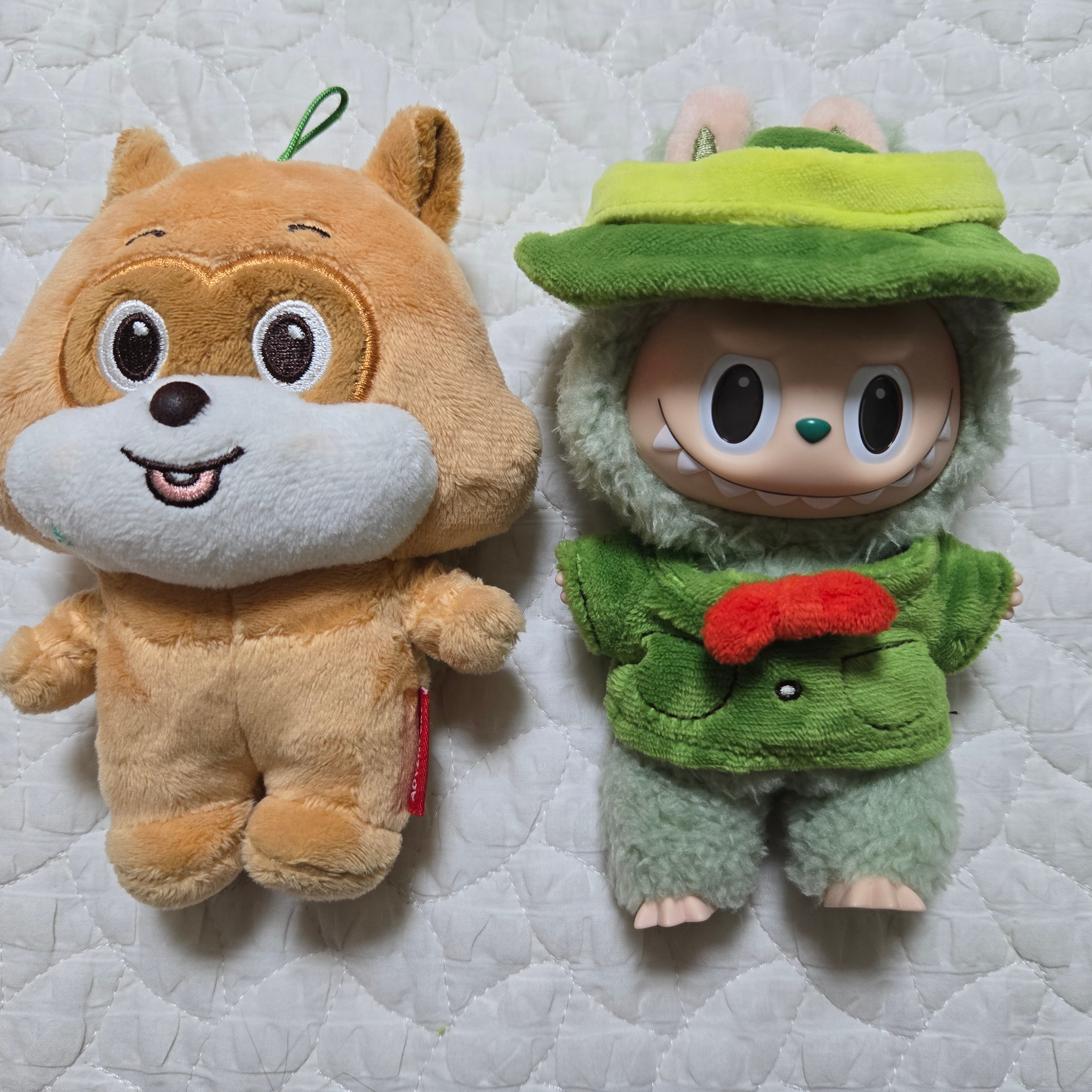 Pop Mart Labubu The Monsters Labubu Tasty Macarons Series Green Grape Keyring (Opened Case) 착용 스타일 - 2