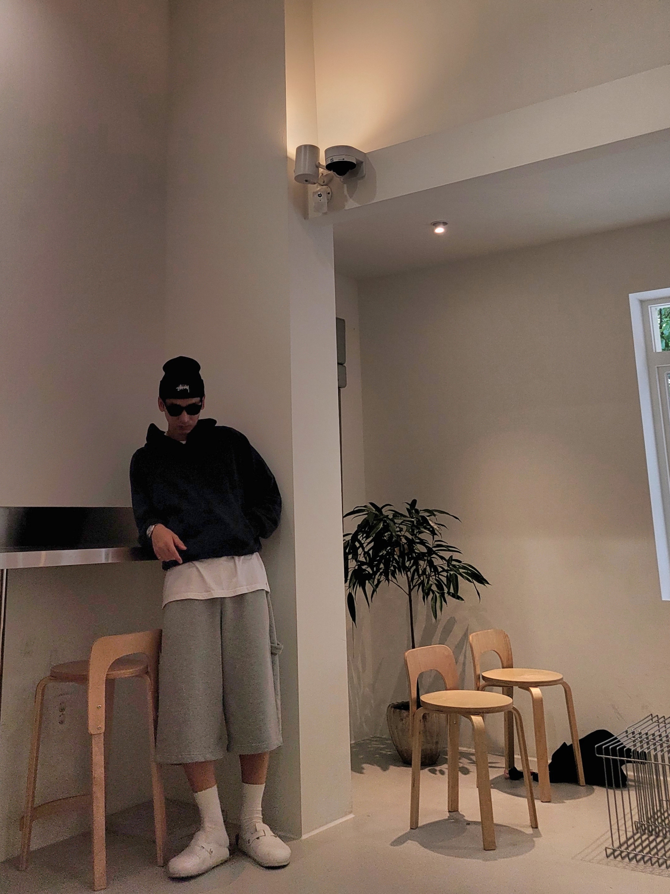 Yeezy YZY Zip-Up Hoodie Navy 착용 스타일 - 1