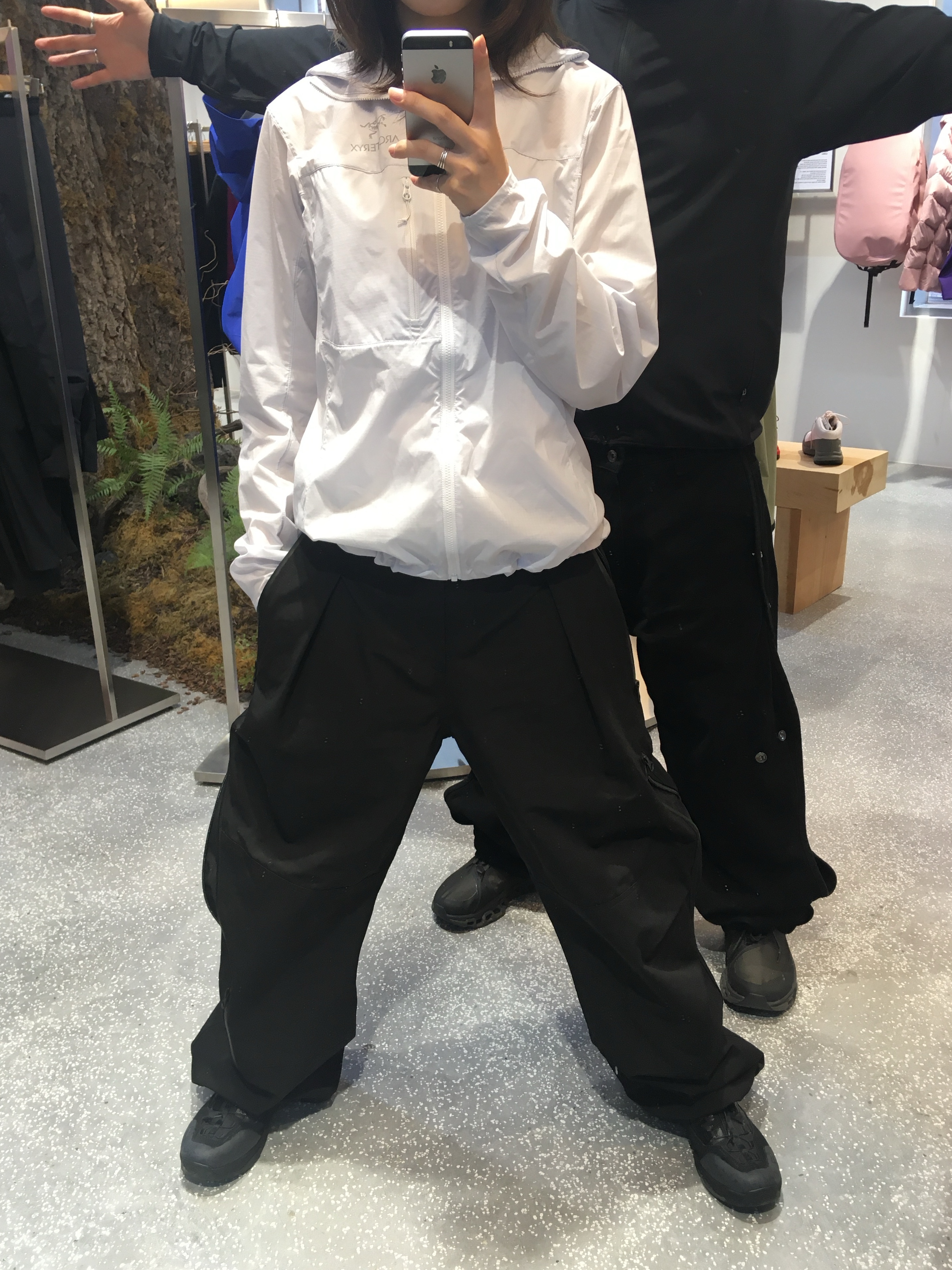 (W) Arc'teryx Squamish Hoody Atmos, Salomon Alpinway Advanced Black Asphalt 착용 스타일