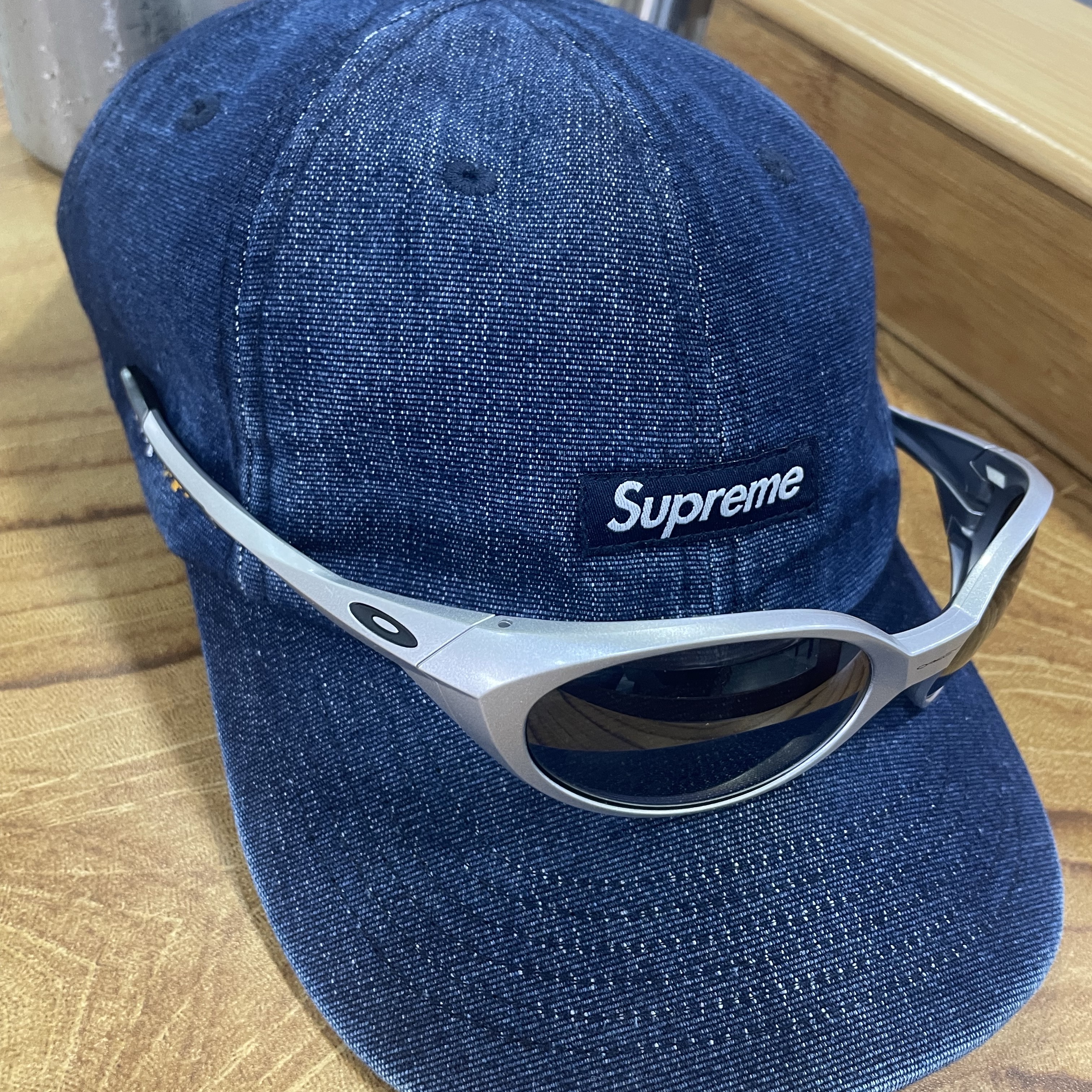 Supreme Cordura Denim Small Box 6-Panel Blue - 24SS, Oakley Eye Jacket Redux Silver Frame Prizm Black Polarized Lenses High Bridge Fit 착용 스타일