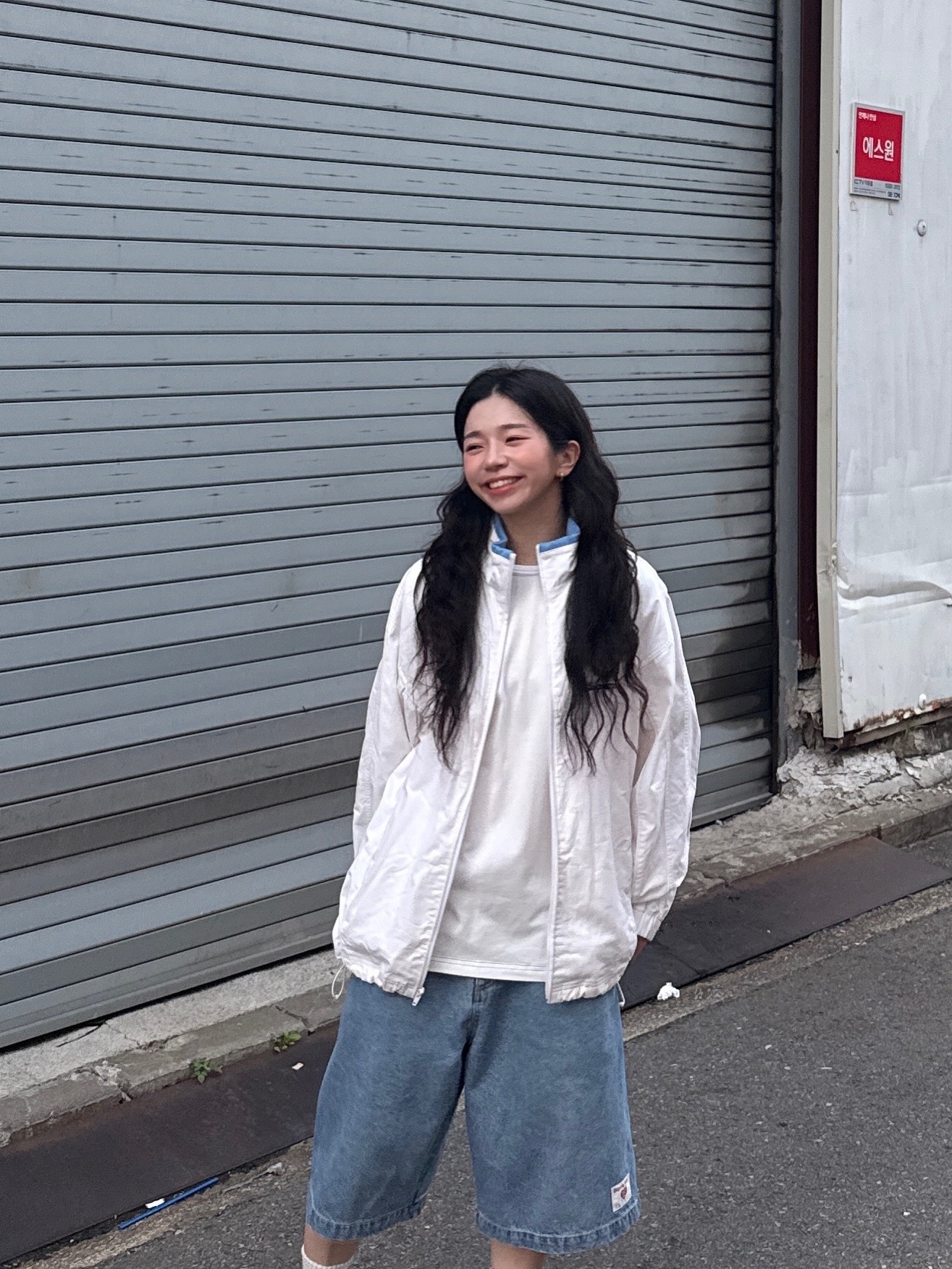Supreme x Umbro Cotton Ripstop Track Jacket White - 23FW, Human Made Denim Painter Shorts Indigo 착용 스타일 - 4