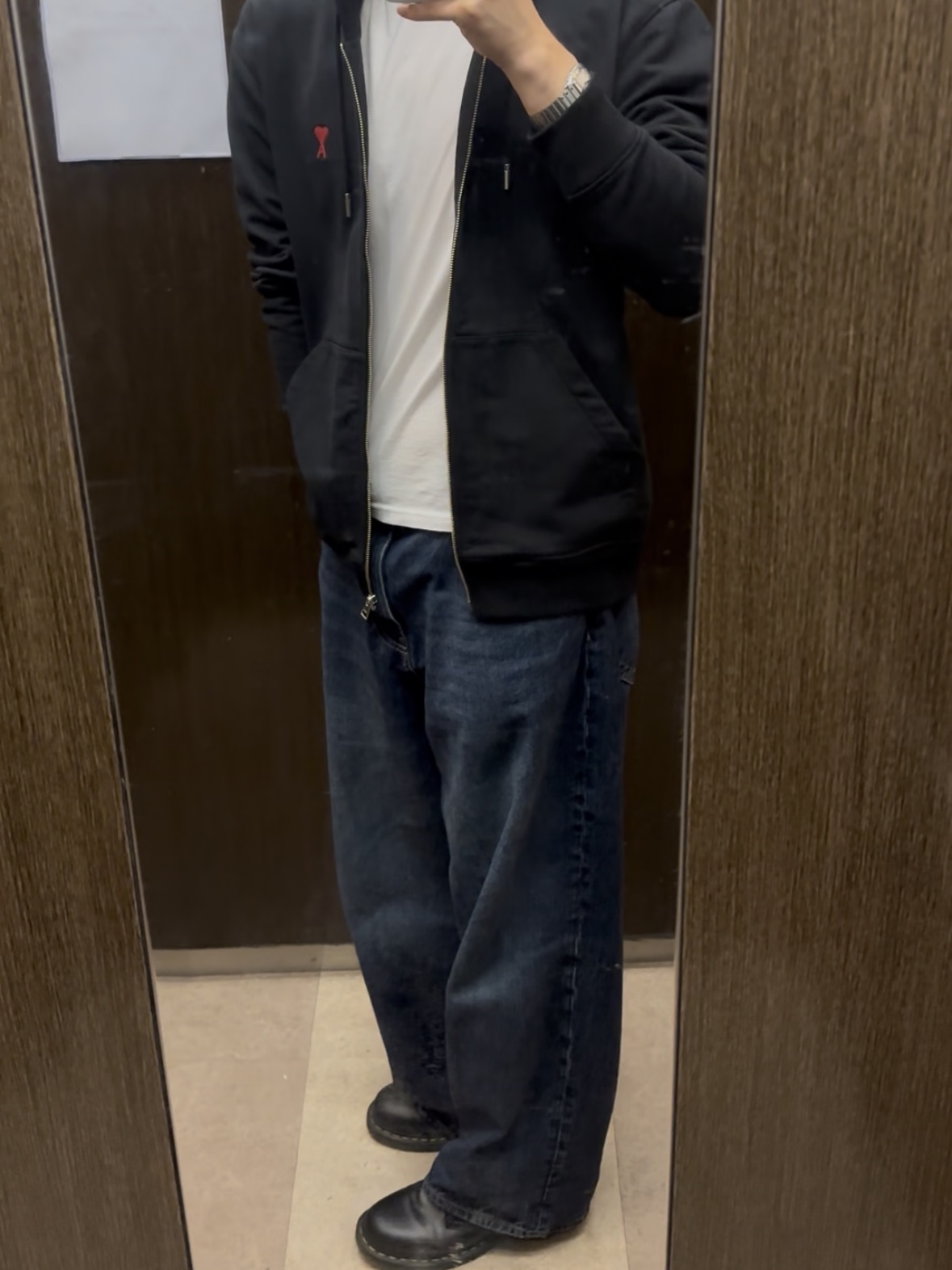 AMI de Coeur Loopback Oragnic Cotton Fleece Zipped Hoodie Black 착용 스타일