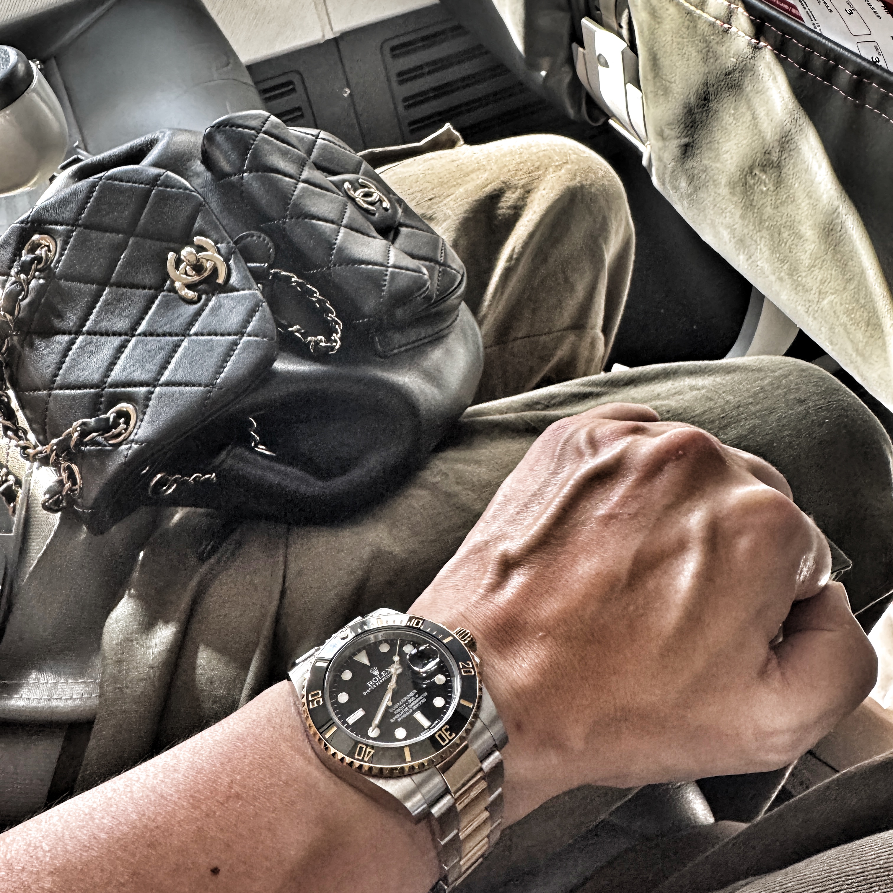 Chanel Small Backpack Calfskin & Gold Black, Rolex Submariner Date Black Dial 40mm 착용 스타일
