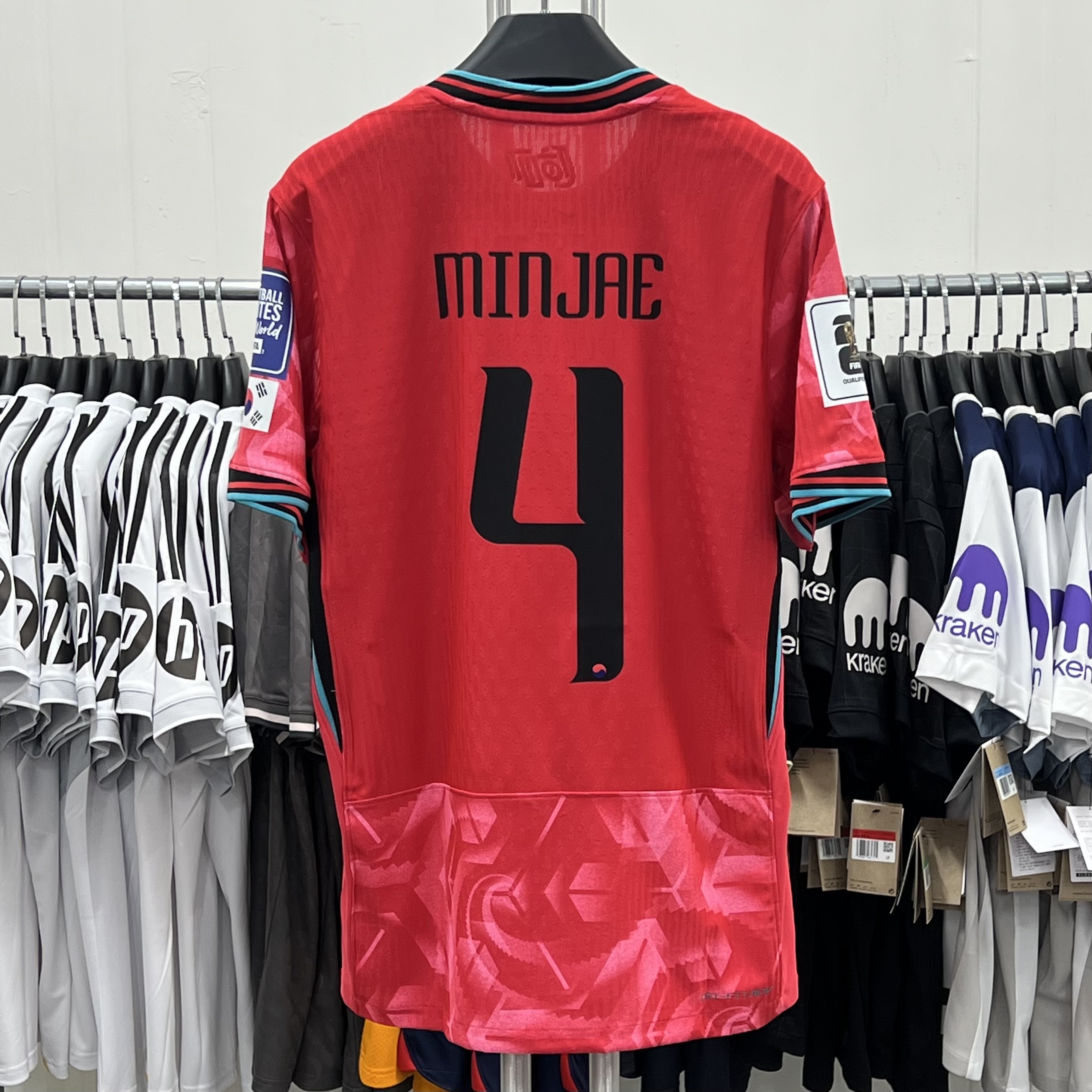 Nike Korea 2023/24 Dri-Fit Stadium Home Replica Jersey Black Global Red - Asia (Non Marking Ver.), Nike Korea 2024 Dri-Fit ADV Match Home Authentic Jersey Global Red - Asia (Non Marking Ver.) 착용 스타일 - 1