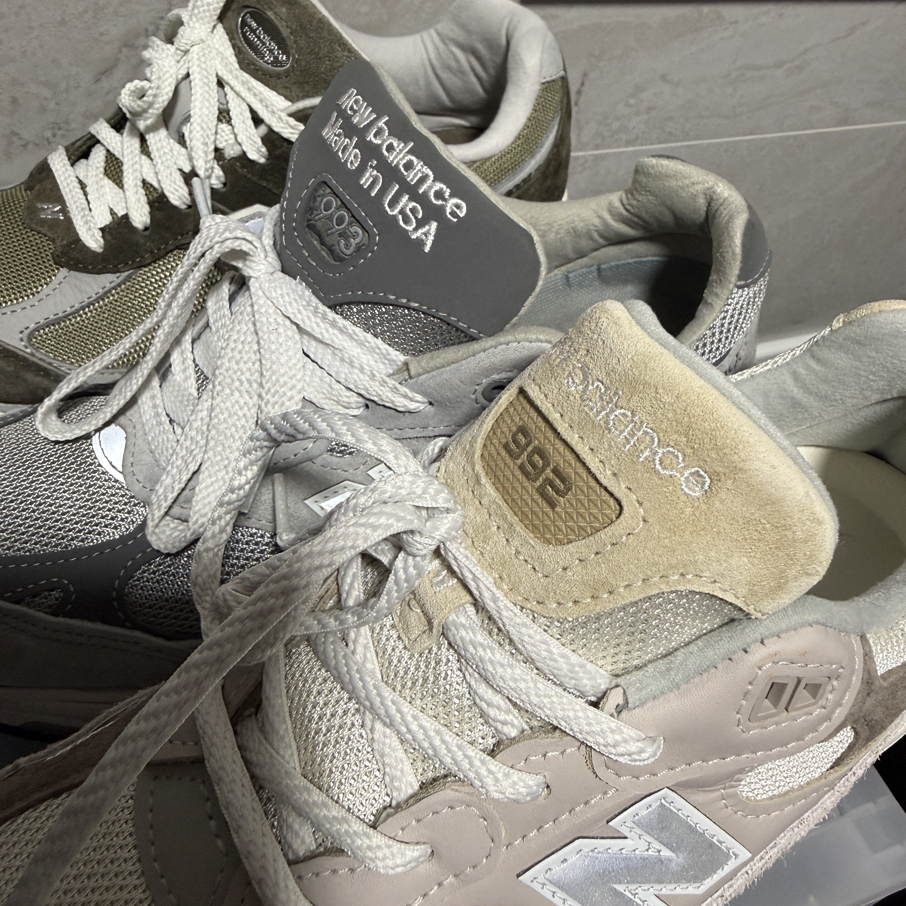 New Balance 992 Made in USA Moonrock Mushroom, New Balance 993 Made in USA Grey - D Standard 착용 스타일 - 3