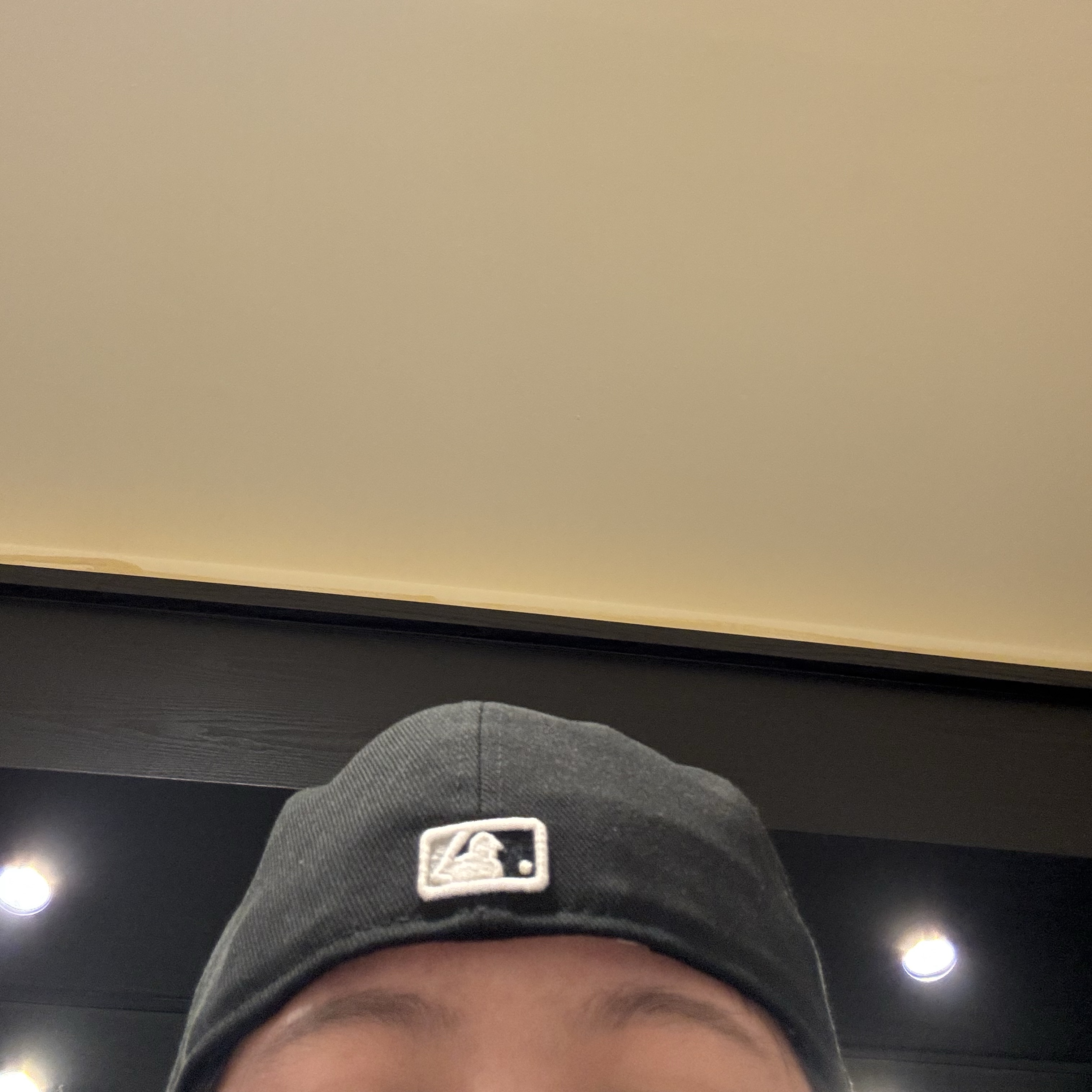New Era MLB Authentic Chicago White Sox Game Cap Black, Spao x Ganadi Short Sleeve T-Shirt White 착용 스타일 - 2