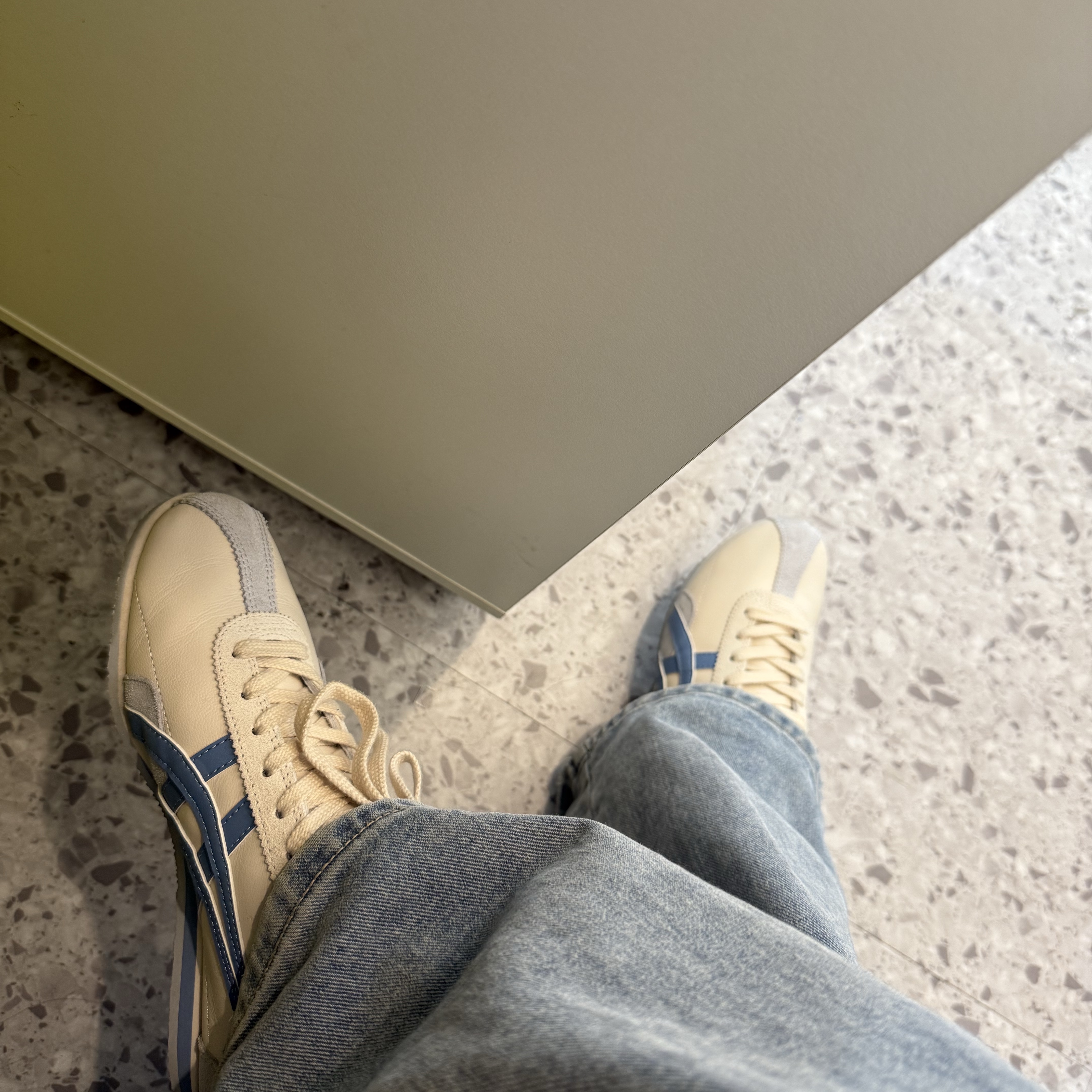 Onitsuka Tiger Runspark Cream Light Blue 착용 스타일