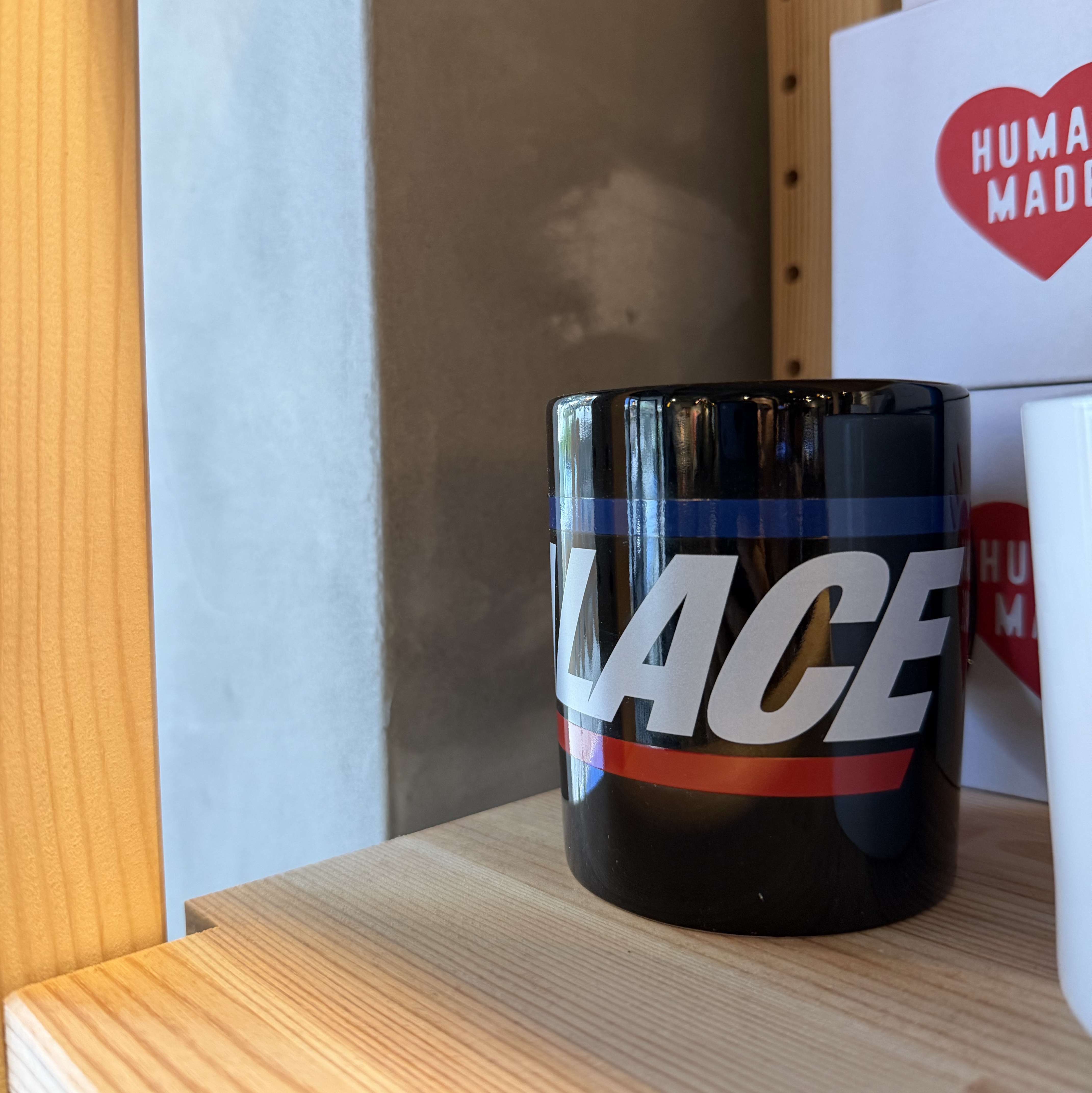 Palace Basically A Mug Black - 23FW 착용 스타일