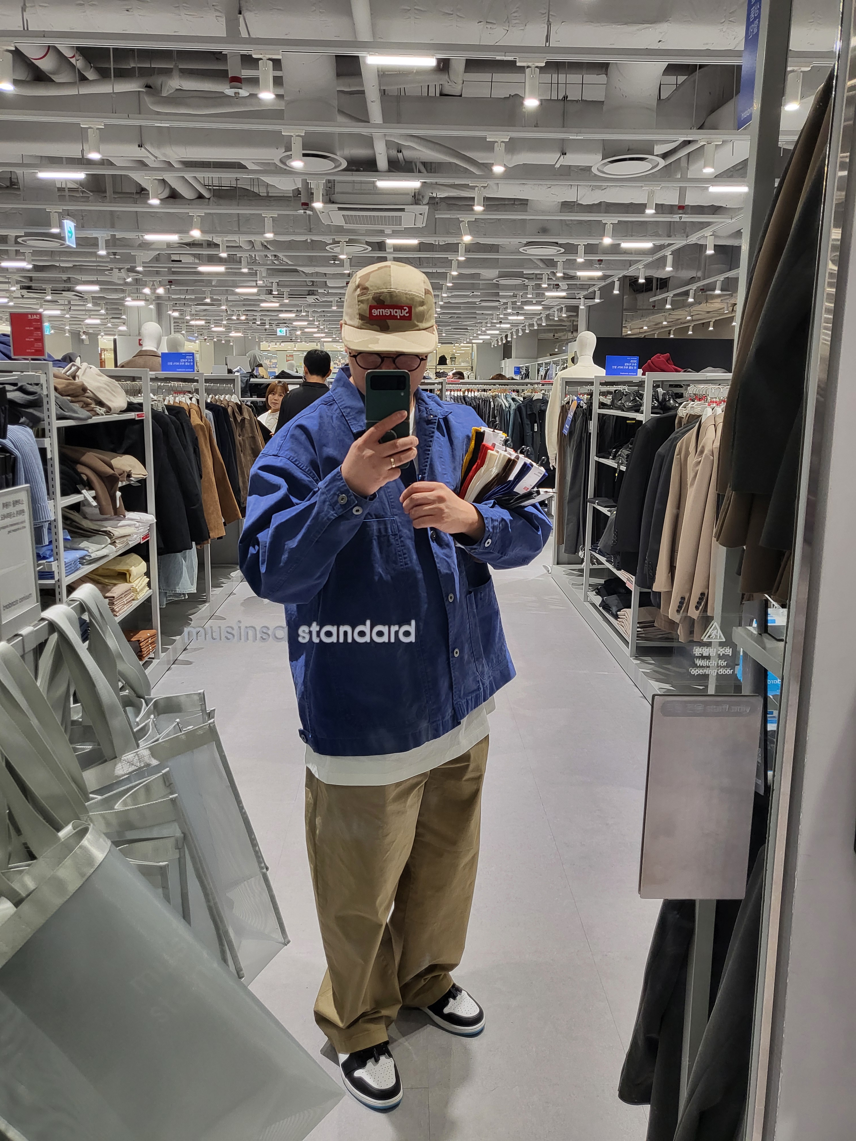 Supreme Washed Chino Twill Camp Cap Desert Camo - 24SS, Jordan 1 Retro Low OG Black and Dark Powder Blue 착용 스타일