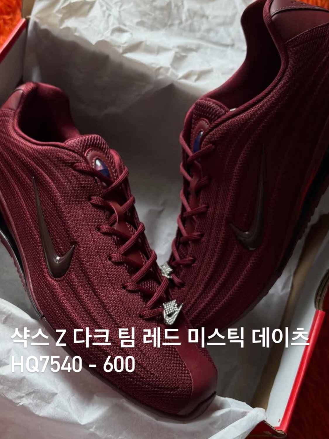 (W) Nike Shox Z Black University Red, (W) Nike Shox Z Velvet Brown Light Chocolate 착용 스타일 - 2