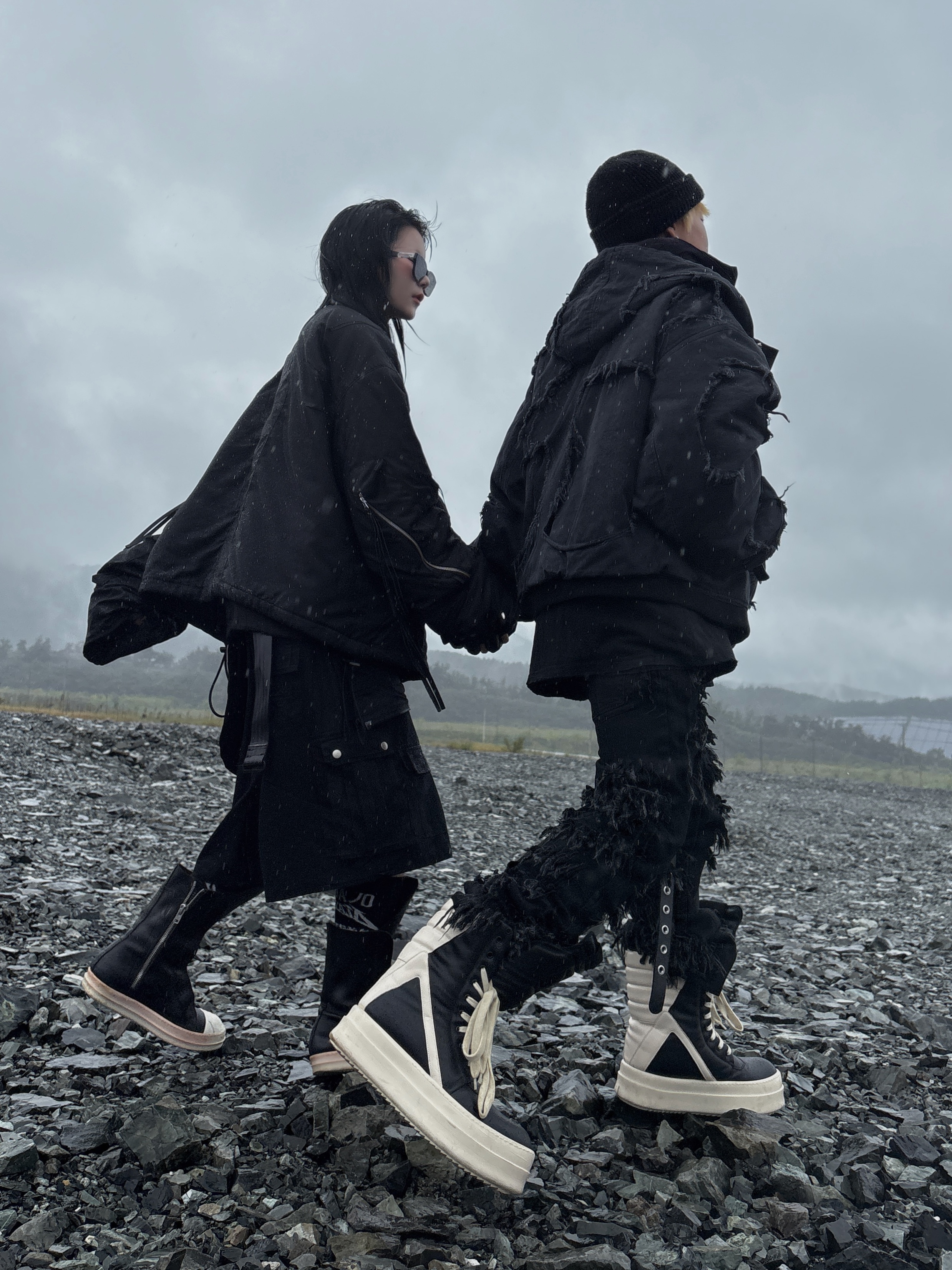 Rick Owens Mega Bumper Geobasket Black Milk, Wapworks Dayworker T-Shirt Black 착용 스타일 - 3