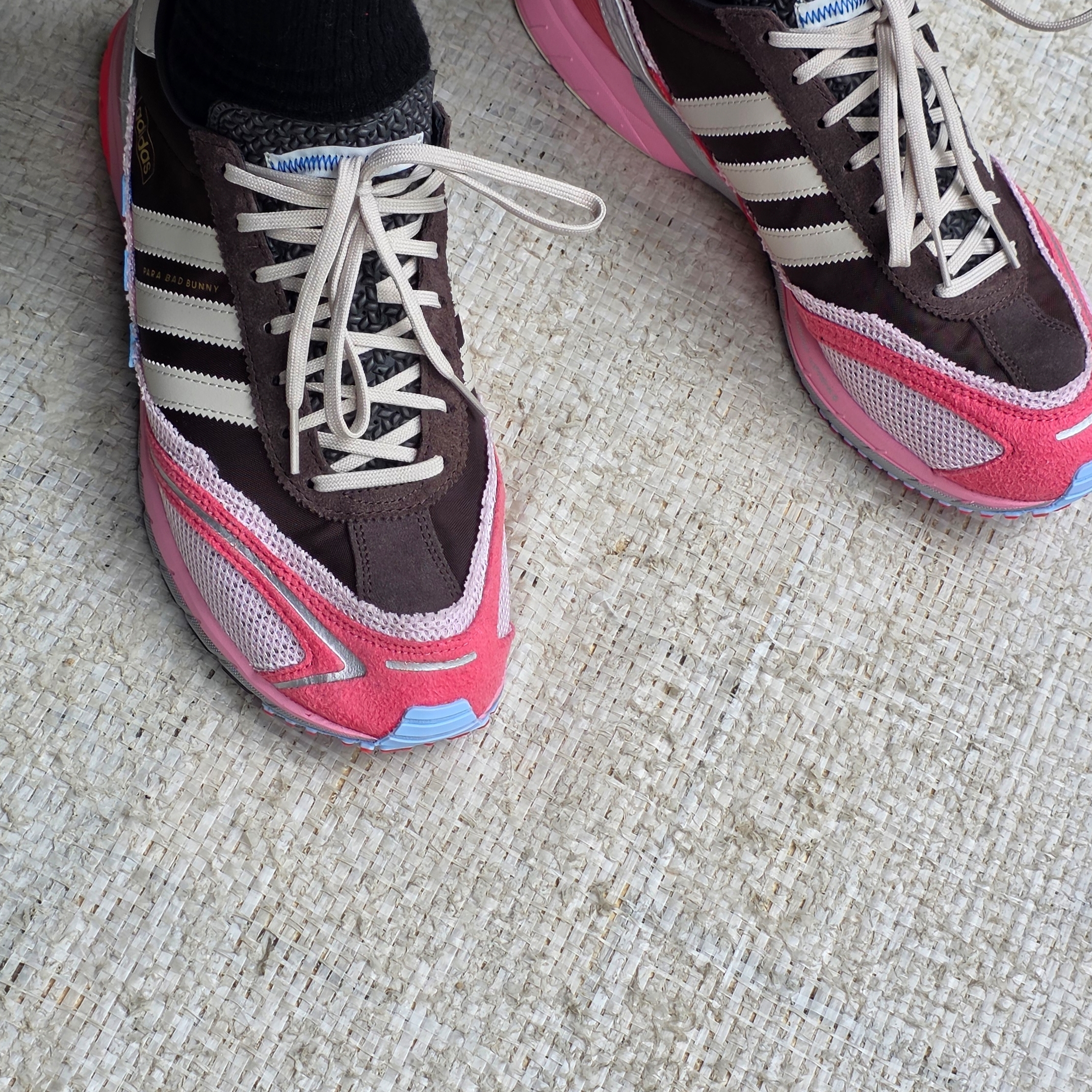 Adidas x Bad Bunny Adizero SL 72 Brown Clear Pink 착용 스타일 - 2