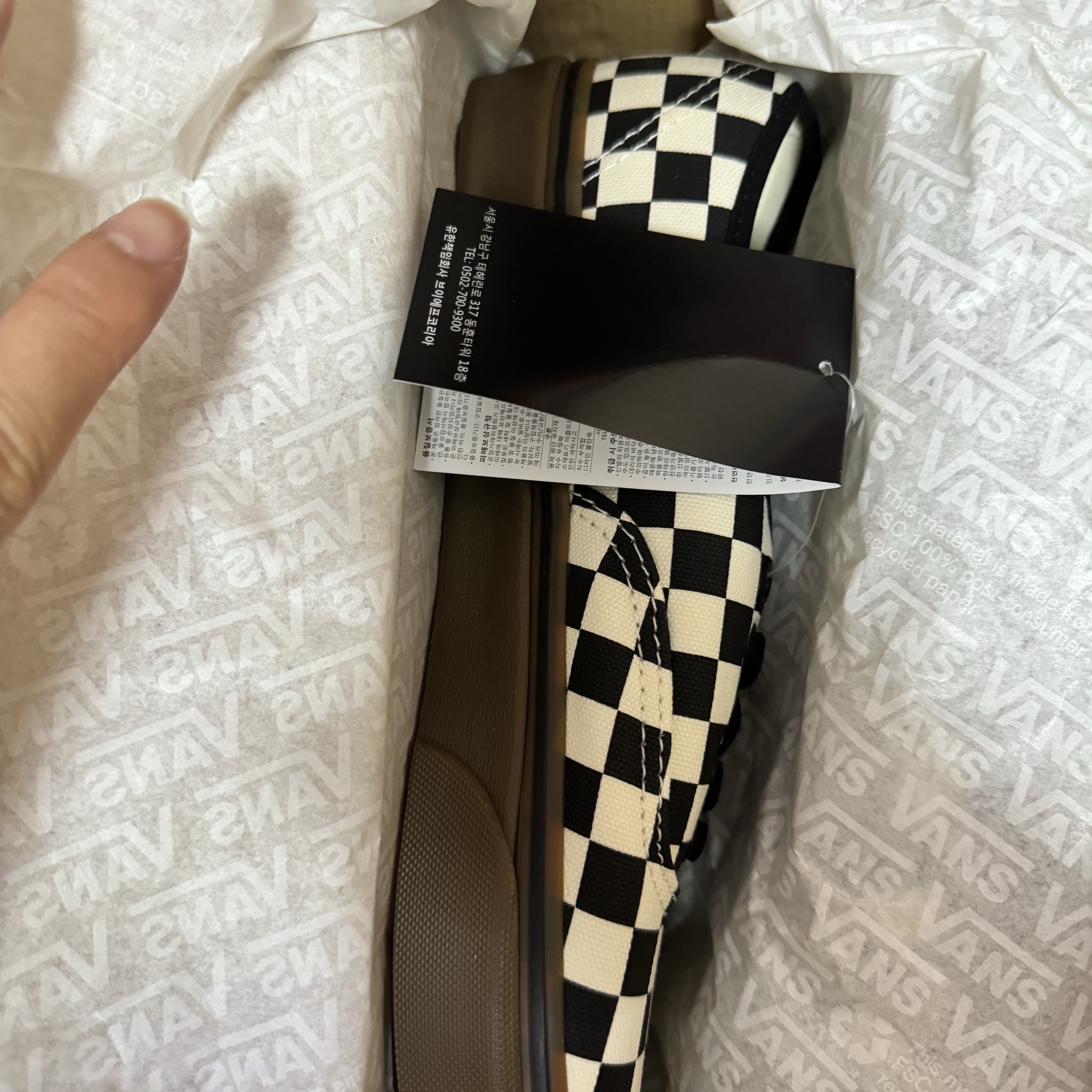 Vans Authentic Checkerboard Black White Gum 착용 스타일