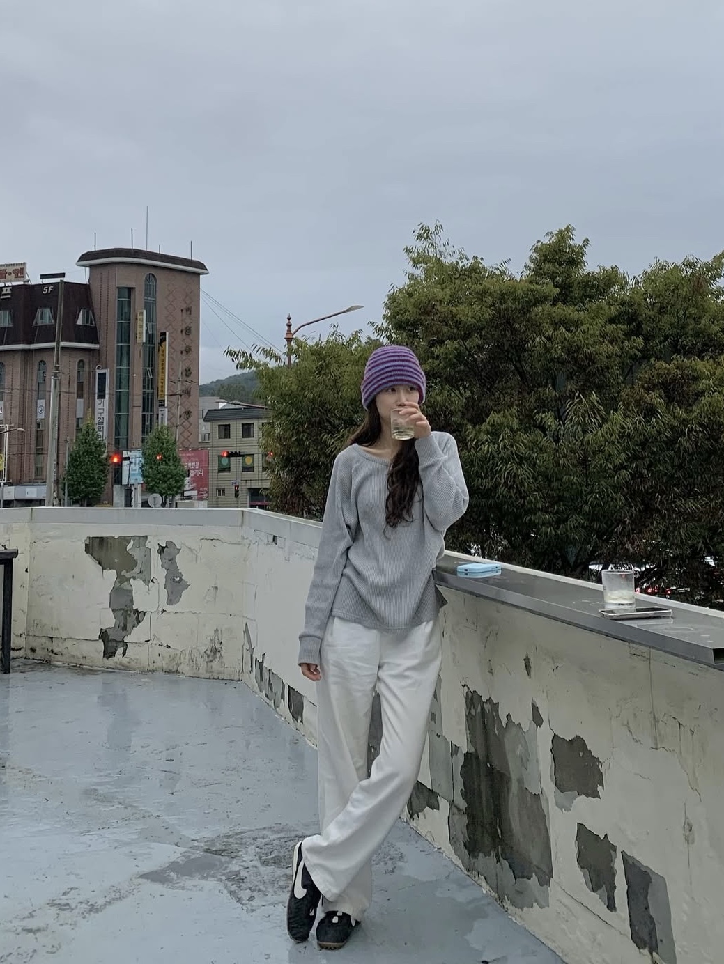 Nike x Jacquemus Moon Shoe SP Off Noir Cashmere, Nike x Jacquemus Moon Shoe SP Alabaster Off Noir 착용 스타일 - 3