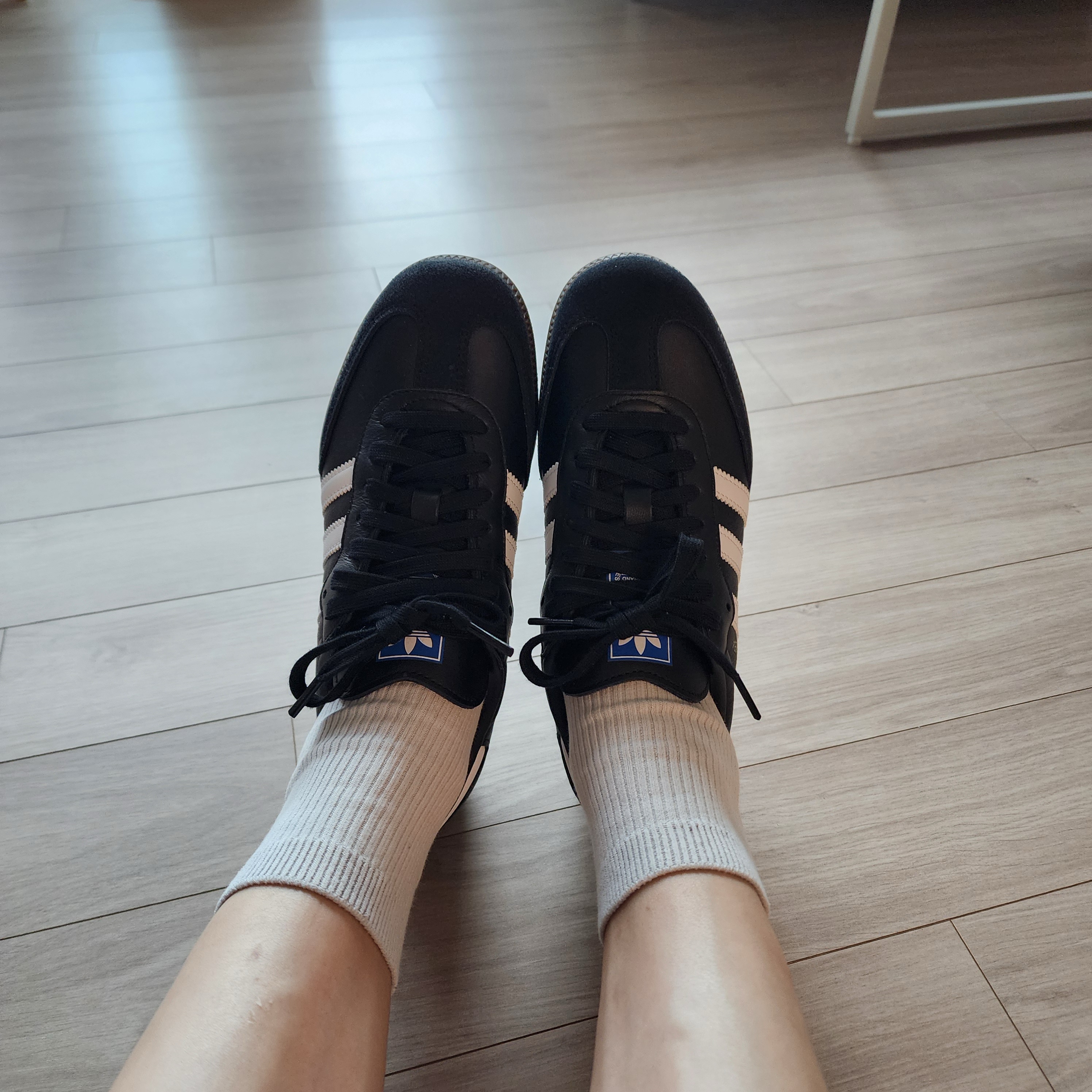 Adidas Samba OG Black White Gum 착용 스타일
