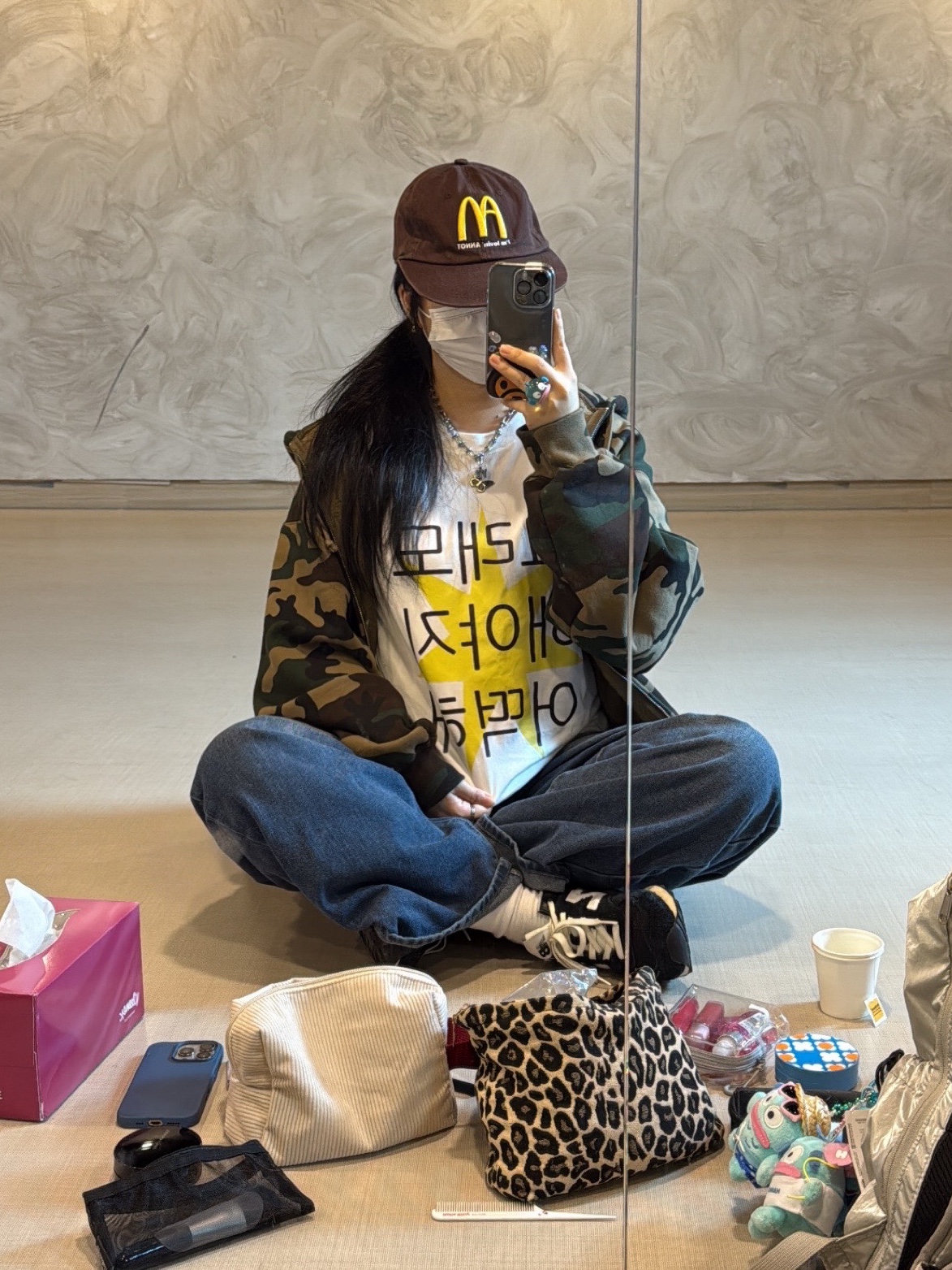 Supreme Big Logo Zip Up Hooded Sweatshirt Woodland Camo - 25SS, New Balance 574 Heritage Deep Black 착용 스타일