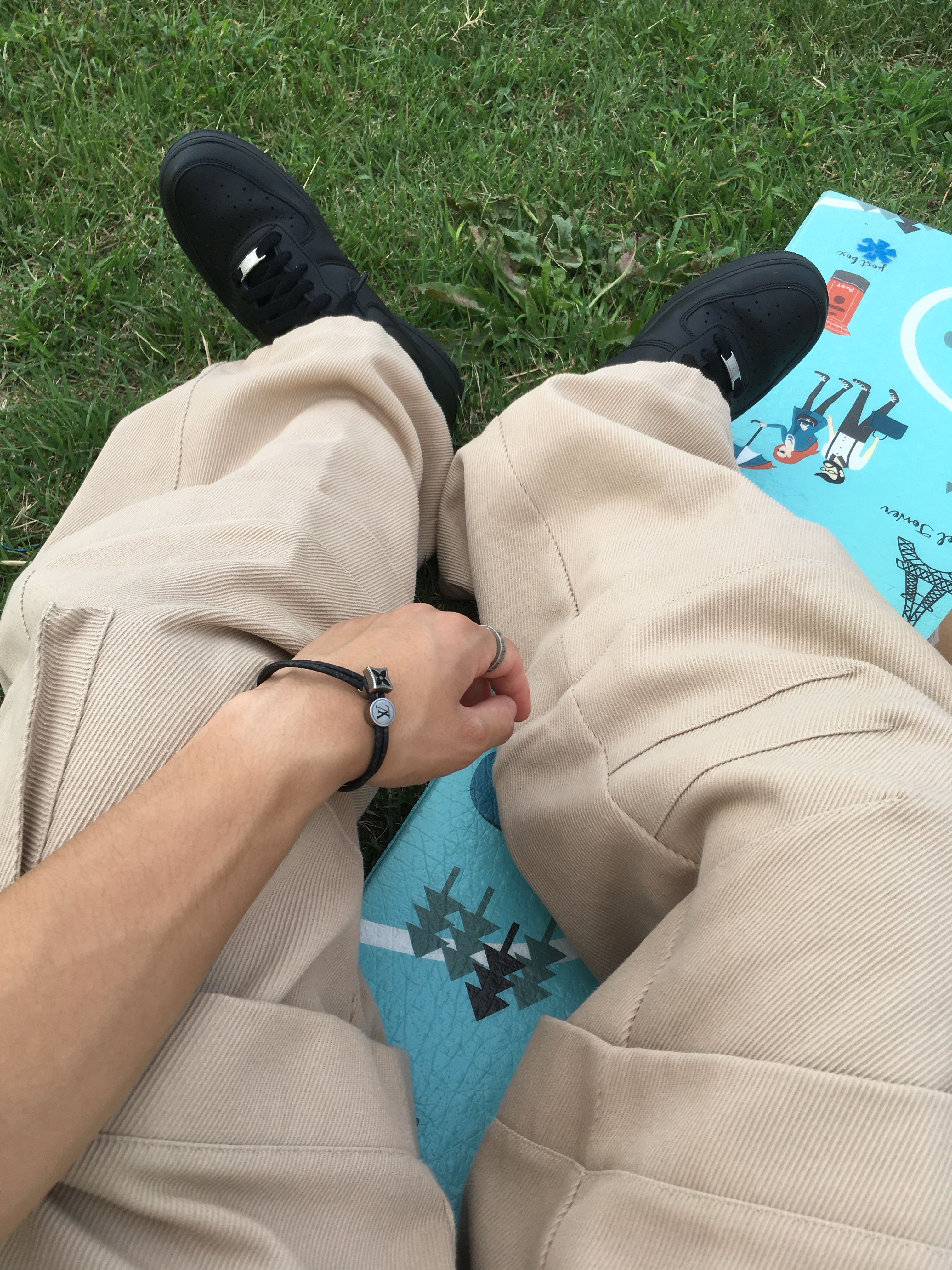 Kamien Titan Baggy Pants Beige, Nike Air Force 1 '07 Low Triple Black 착용 스타일 - 2
